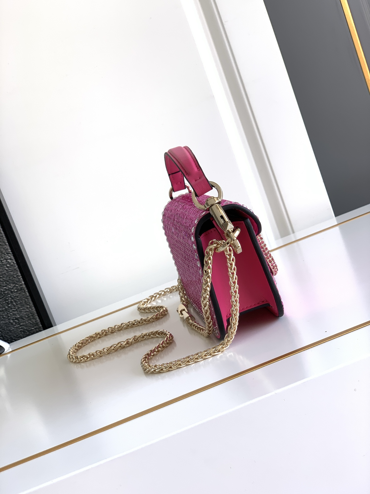 🆕🆕VALENTINO GARAVANI Mini Loco手袋饰有施华洛世奇仿水晶✨✨和VLOGOSI