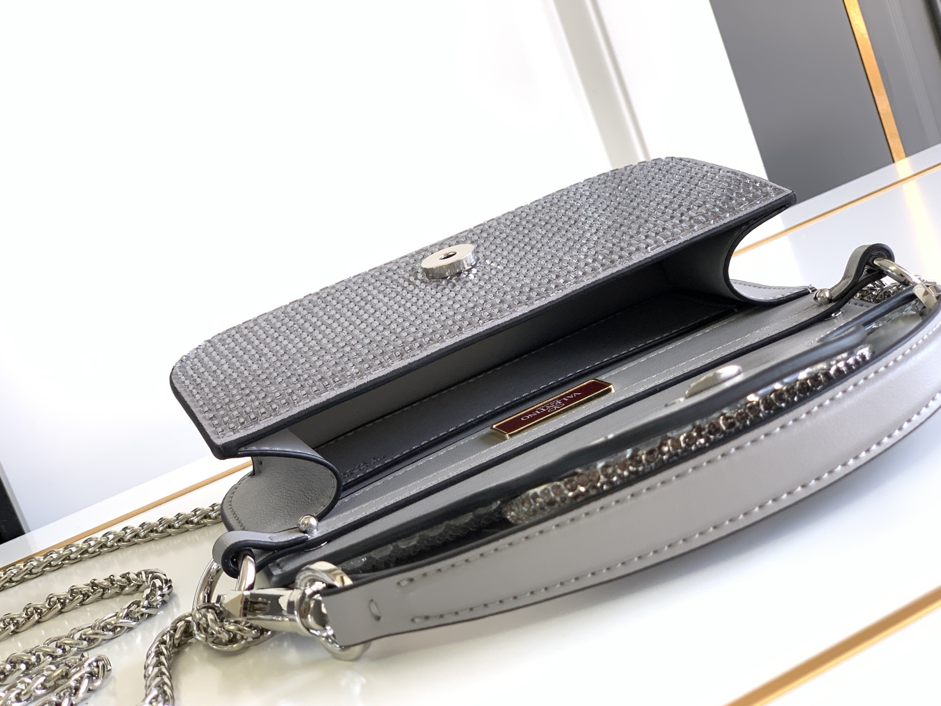 🆕🆕VALENTINO GARAVANI Mini Loco手袋饰有施华洛世奇仿水晶✨✨和VLOGOSI