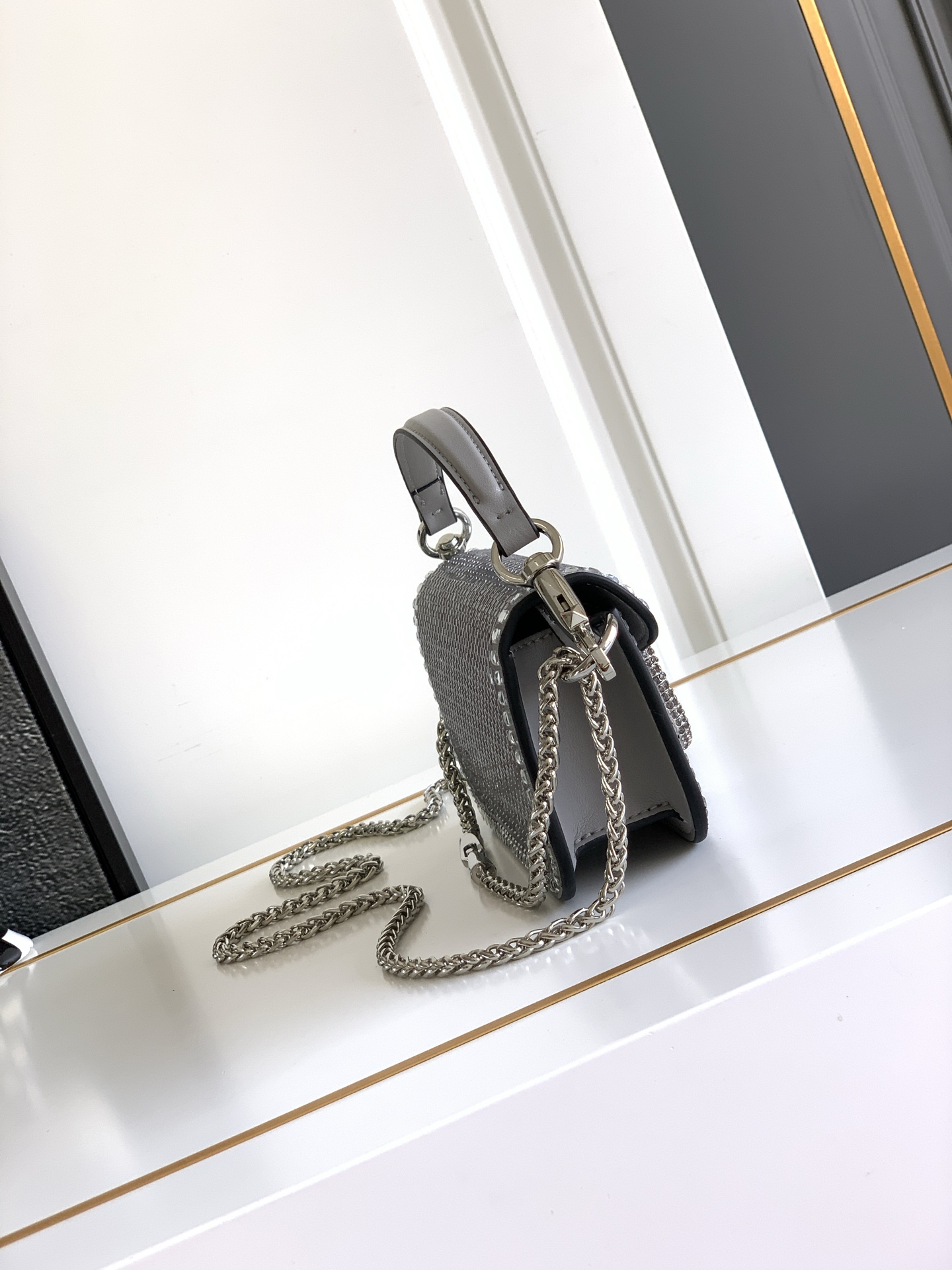 🆕🆕VALENTINO GARAVANI Mini Loco手袋饰有施华洛世奇仿水晶✨✨和VLOGOSI