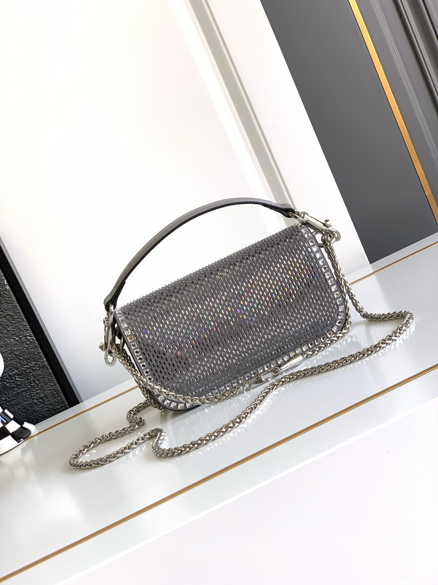 🆕🆕VALENTINO GARAVANI Mini Loco手袋饰有施华洛世奇仿水晶✨✨和VLOGOSI