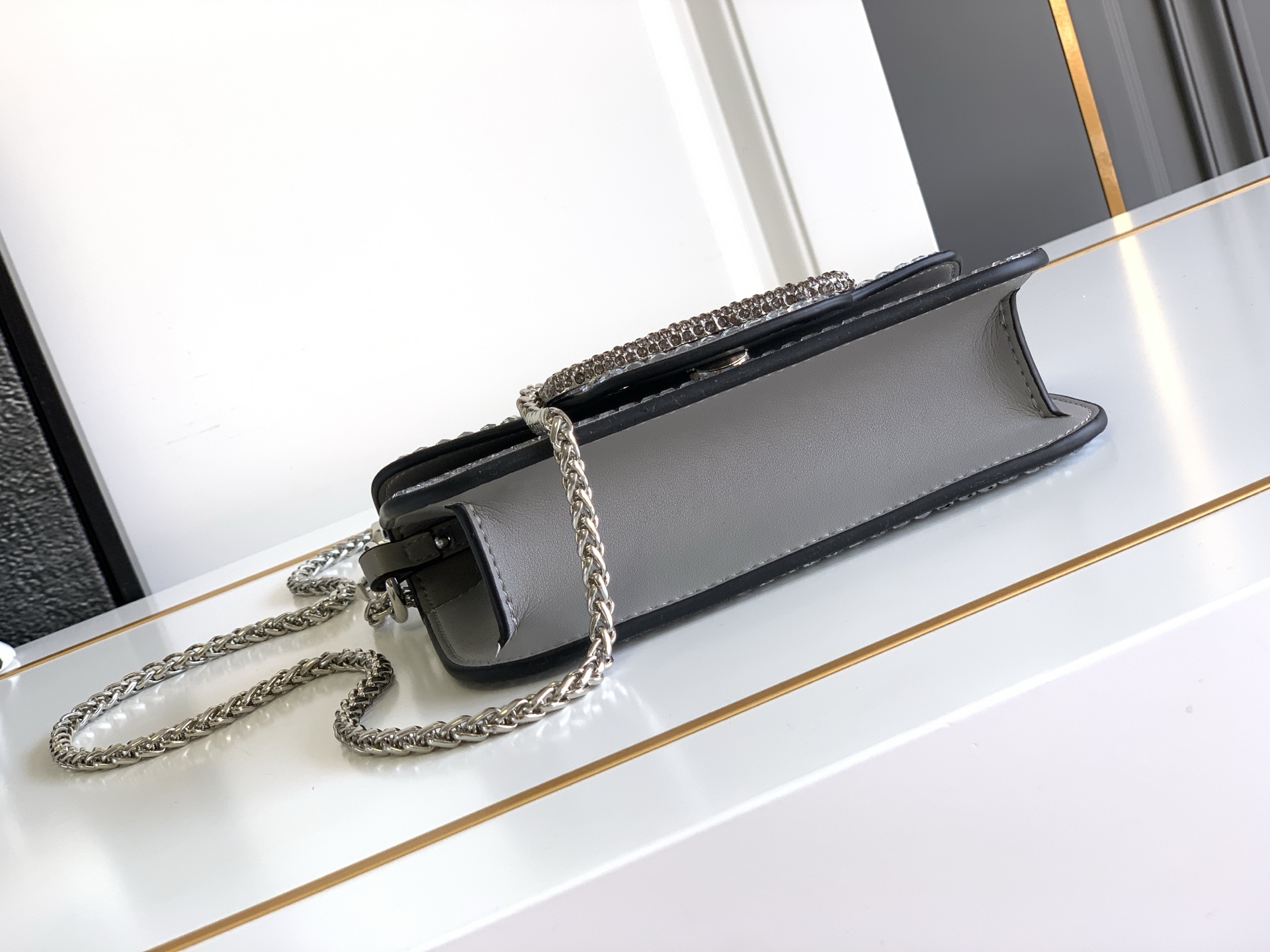 🆕🆕VALENTINO GARAVANI Mini Loco手袋饰有施华洛世奇仿水晶✨✨和VLOGOSI