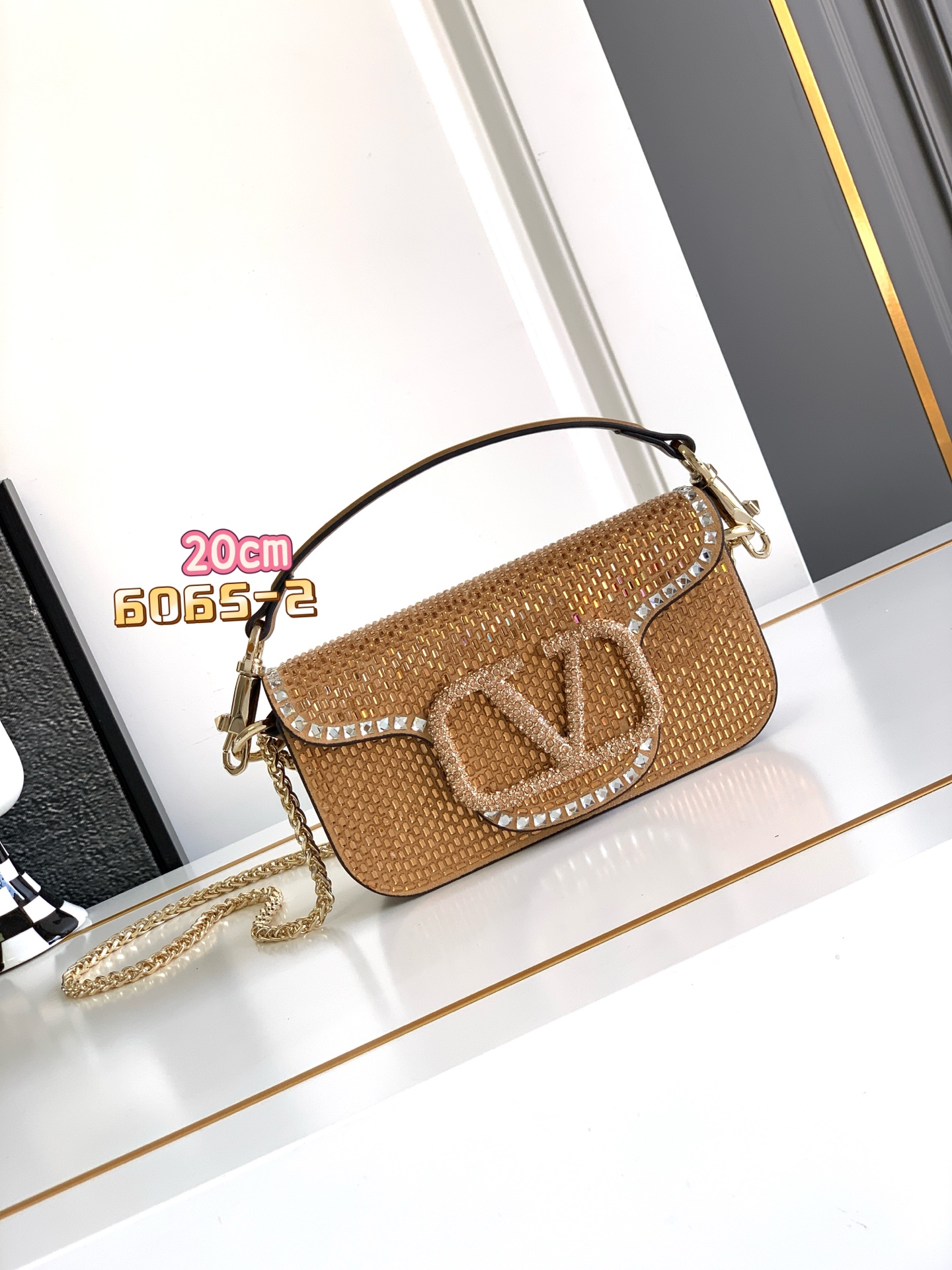 🆕🆕VALENTINO GARAVANI Mini Loco手袋饰有施华洛世奇仿水晶✨✨和VLOGOSI