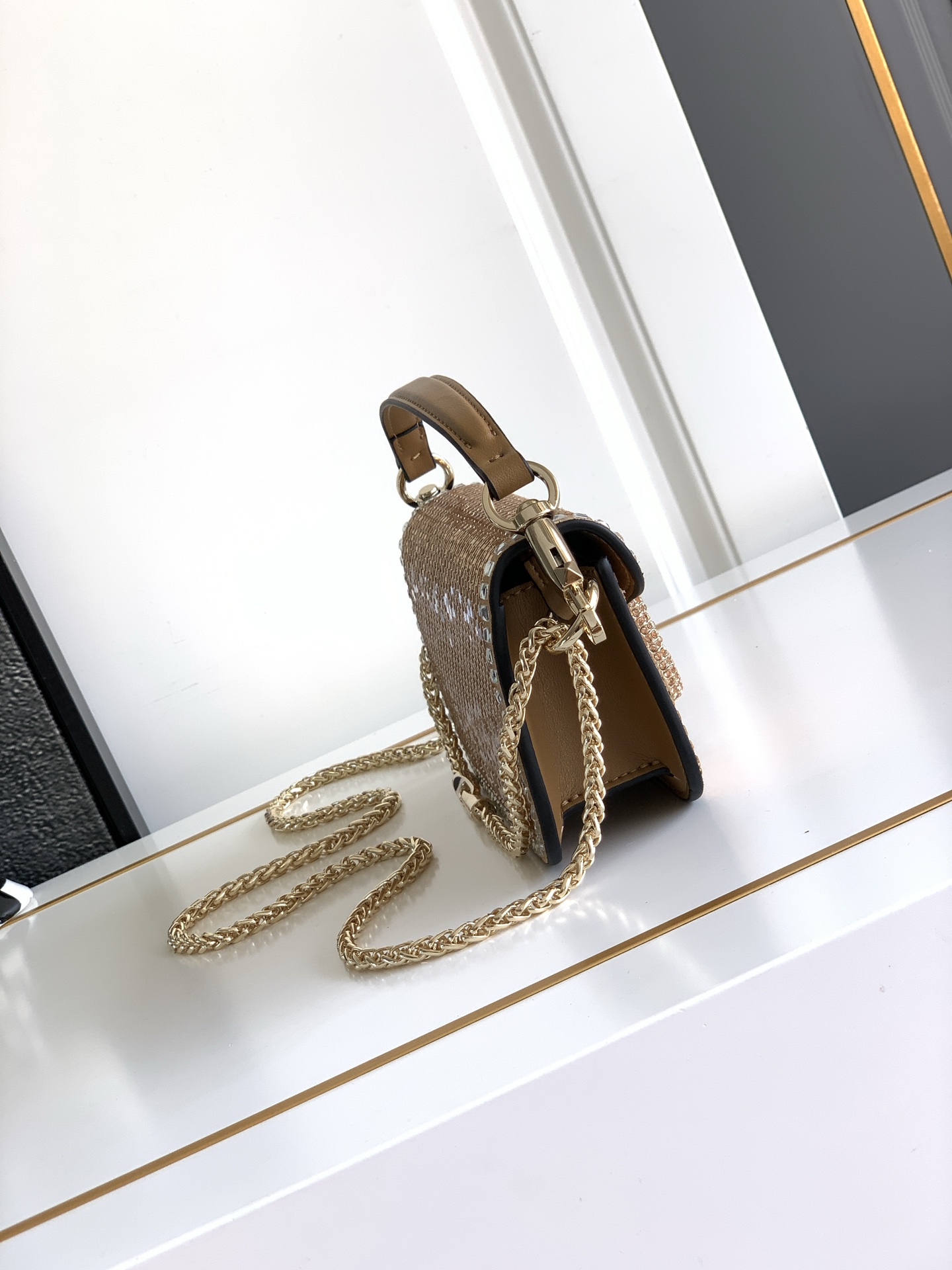 🆕🆕VALENTINO GARAVANI Mini Loco手袋饰有施华洛世奇仿水晶✨✨和VLOGOSI