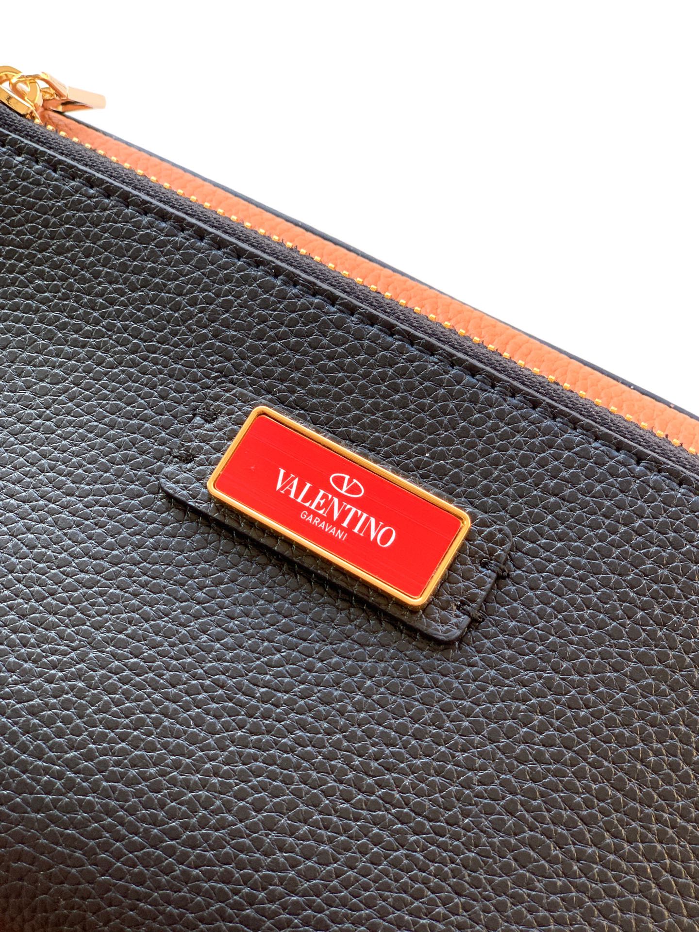 🆕🆕✨o Garavani小牛皮托特包，饰有标志性的Rockstud装饰，卷顶手柄。 - 里外搭配不同撞