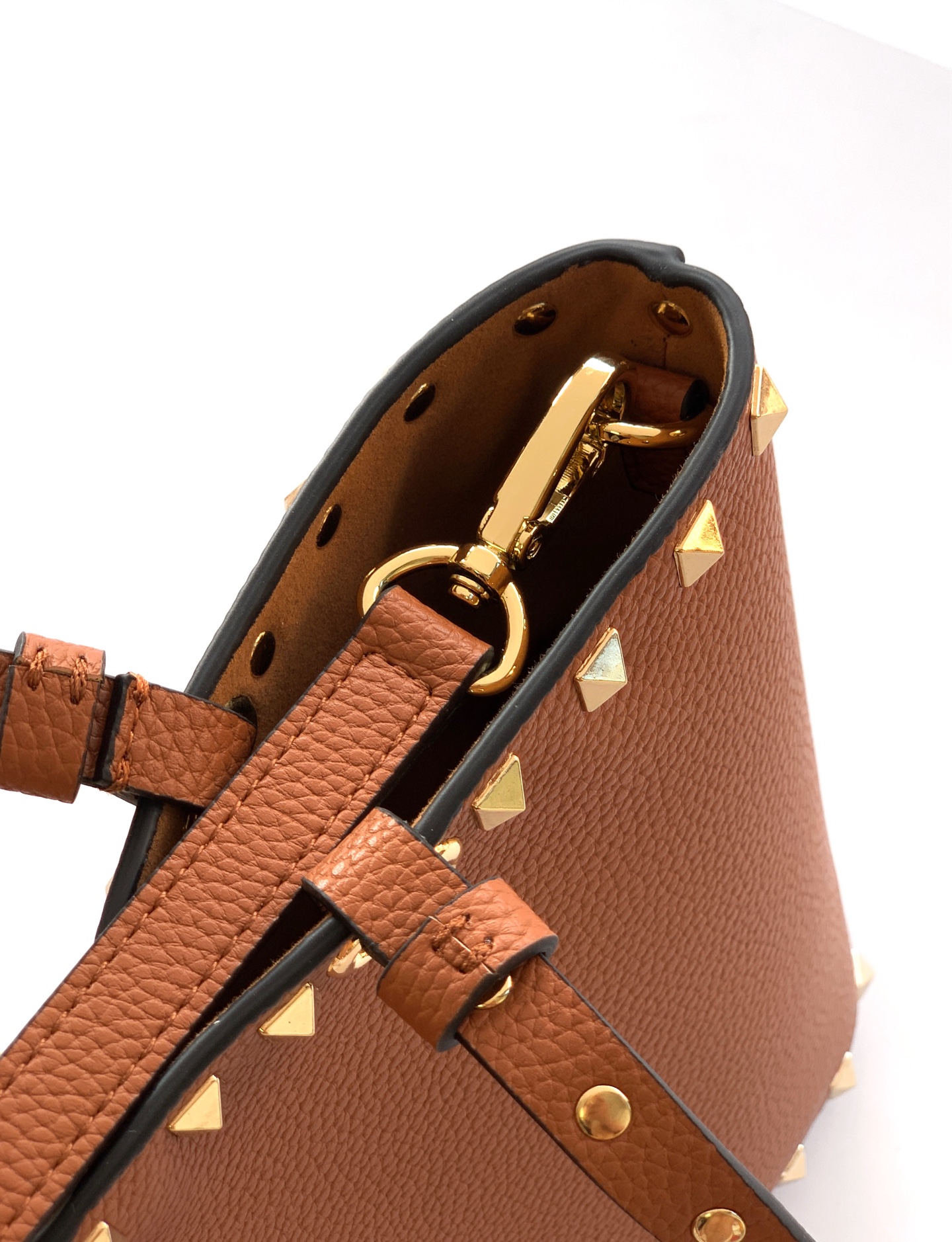 🆕🆕✨o Garavani小牛皮托特包，饰有标志性的Rockstud装饰，卷顶铆钉手柄。 - 可肩背亦可