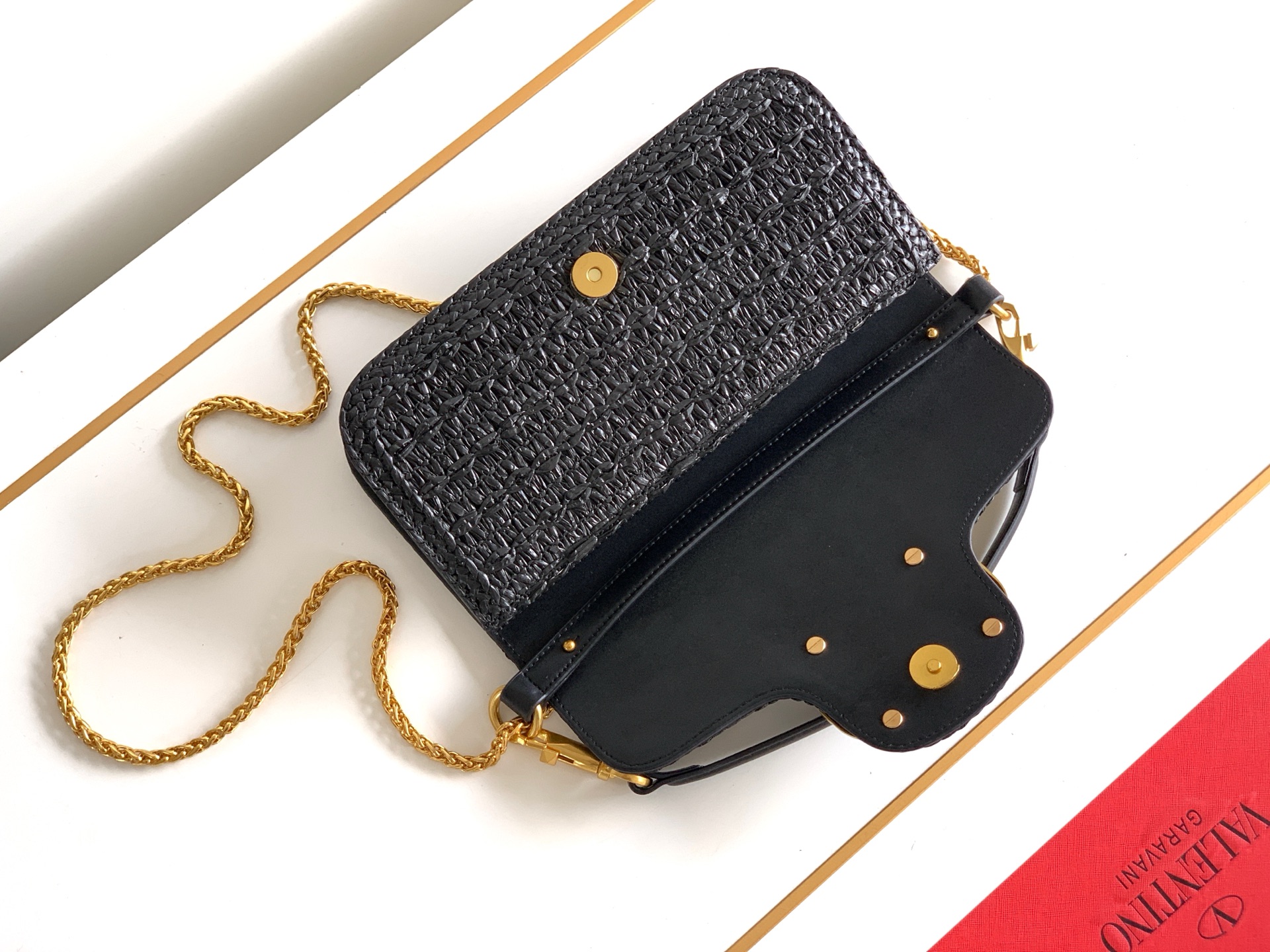 🆕🆕❣️valent**** Garavani #Loco 手袋，拉菲草编织款.金属链条搭配，还可拆除变