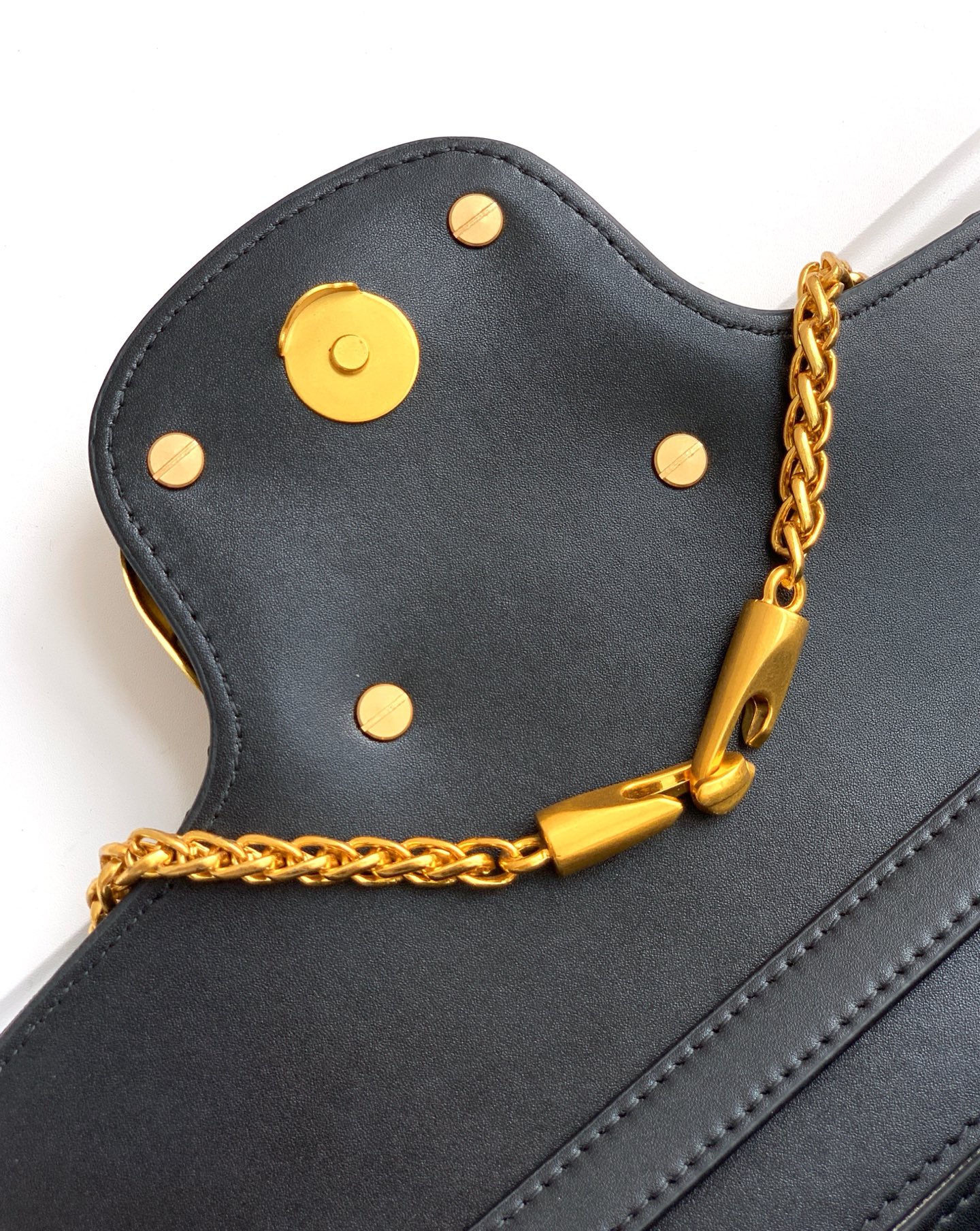 🆕🆕❣️valent**** Garavani #Loco 手袋，拉菲草编织款.金属链条搭配，还可拆除变