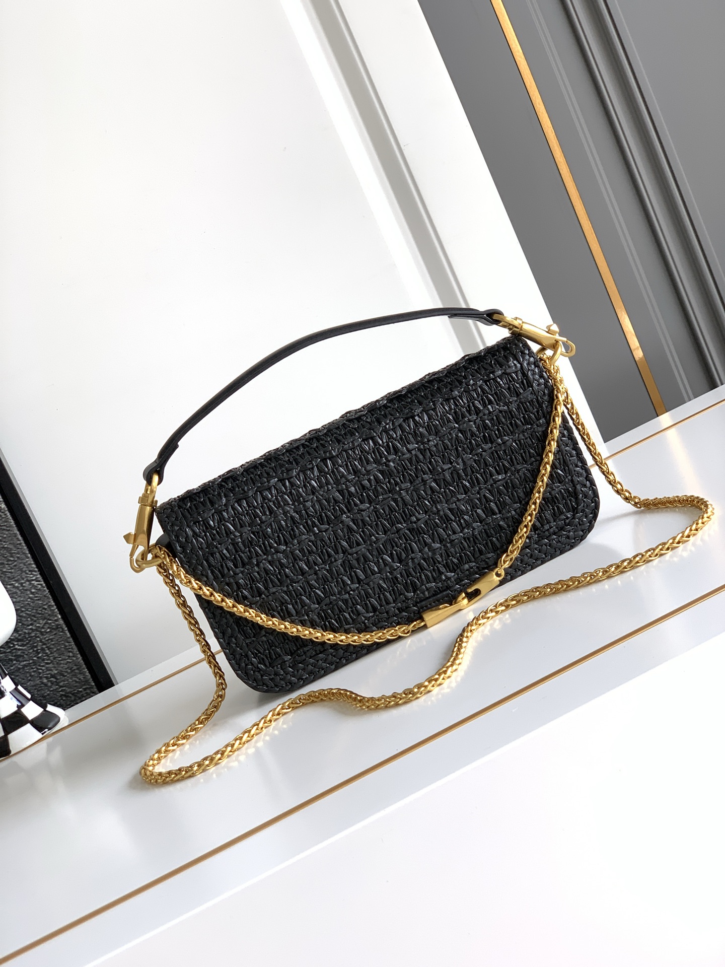 🆕🆕❣️valent**** Garavani #Loco 手袋，拉菲草编织款.金属链条搭配，还可拆除变