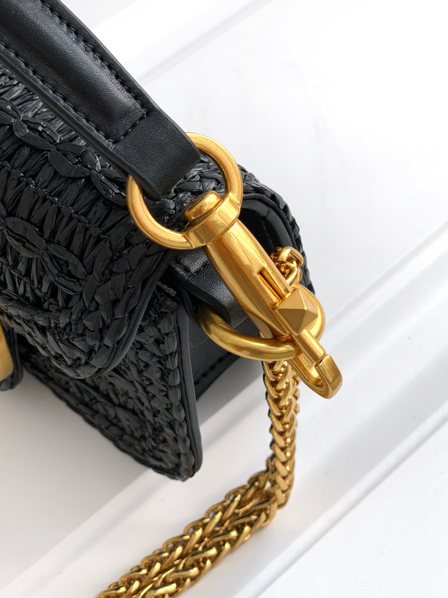 🆕🆕❣️valent**** Garavani #Loco 手袋，拉菲草编织款.金属链条搭配，还可拆除变