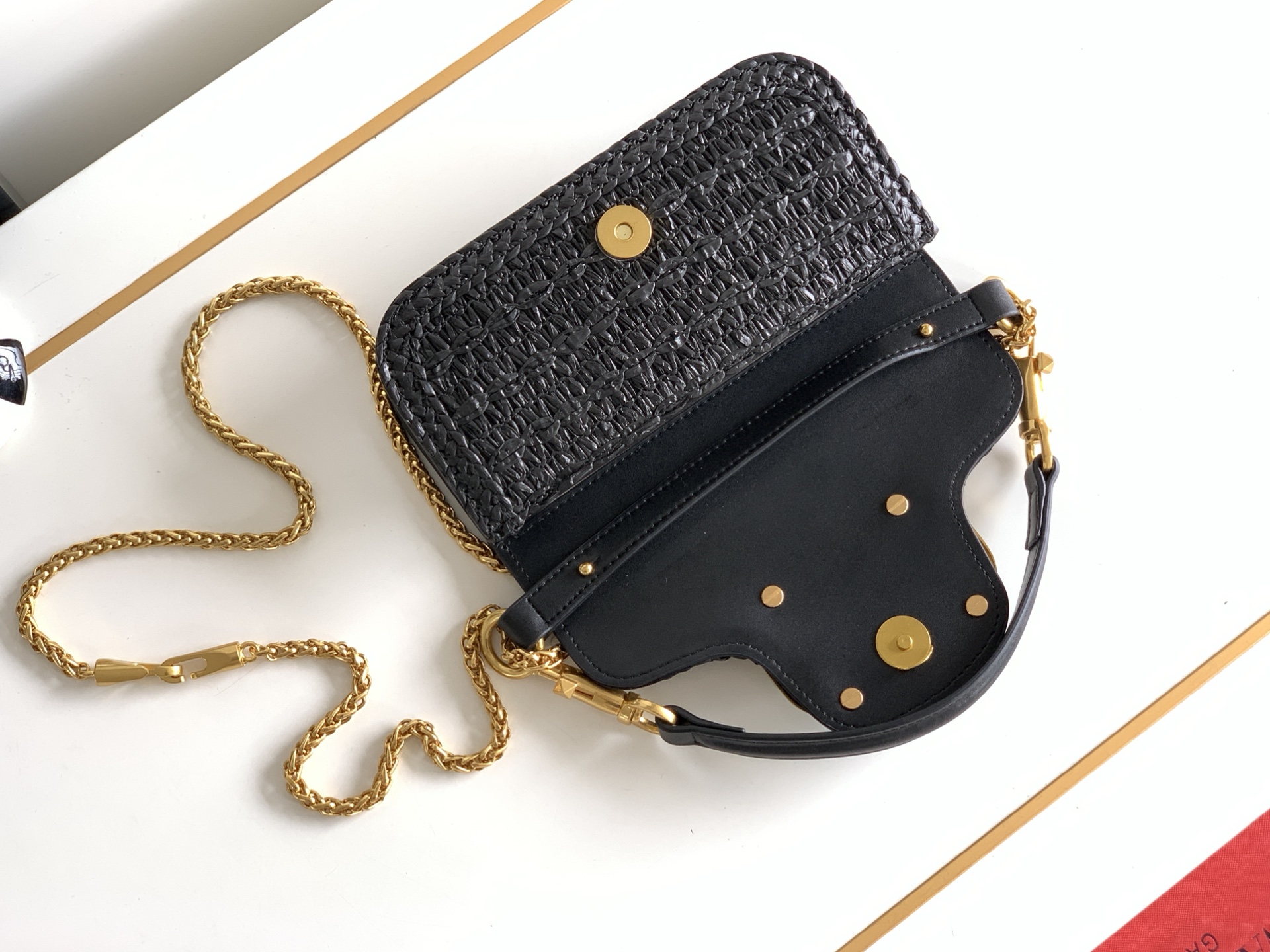 🆕🆕❣️valent**** Garavani #Loco 手袋，拉菲草编织款.金属链条搭配，还可拆除变