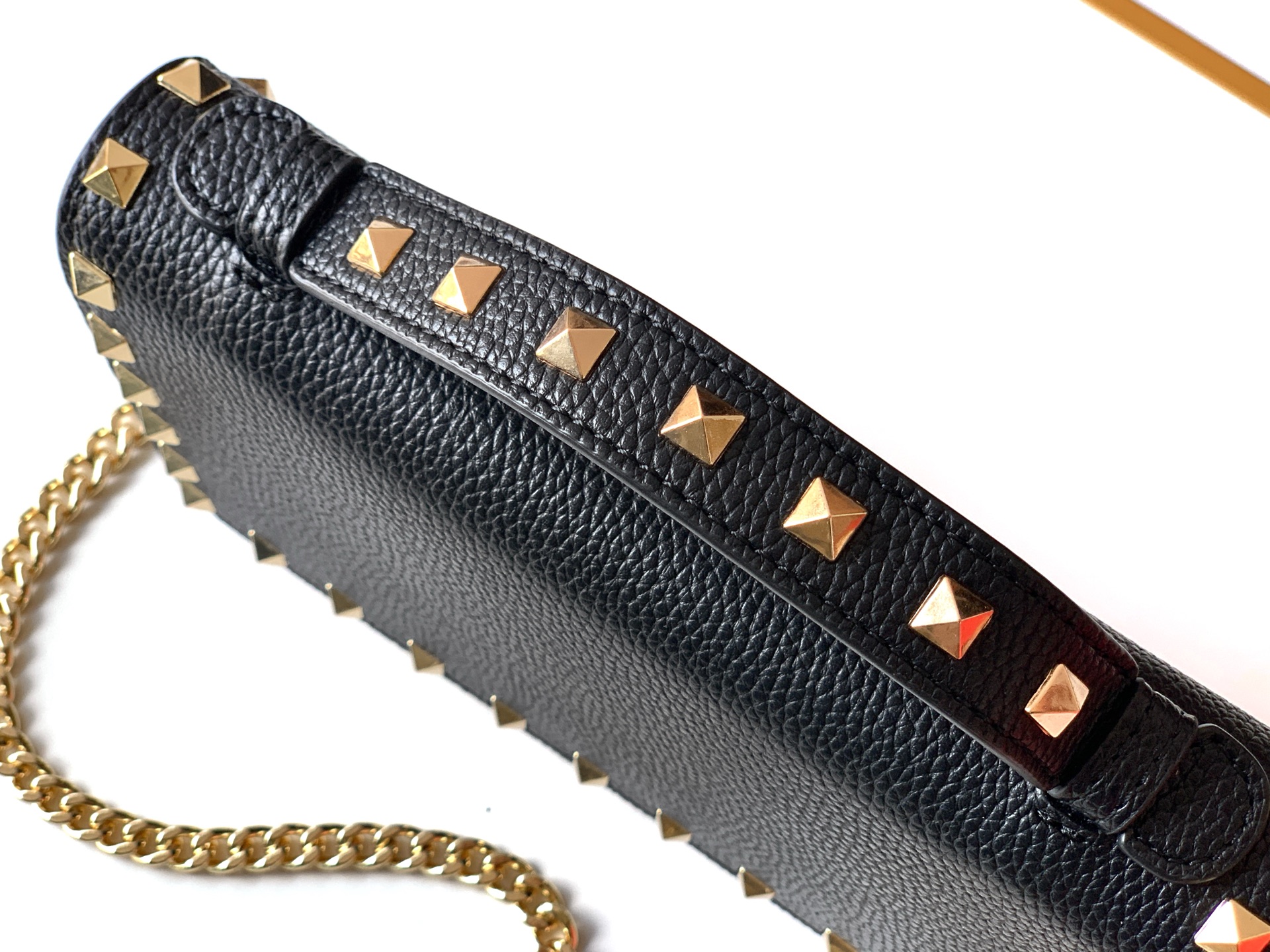 🆕新品Valent**o Garavani VRING搭链手提设计：荔纹小牛皮精制而成，醒目经典铆钉，可