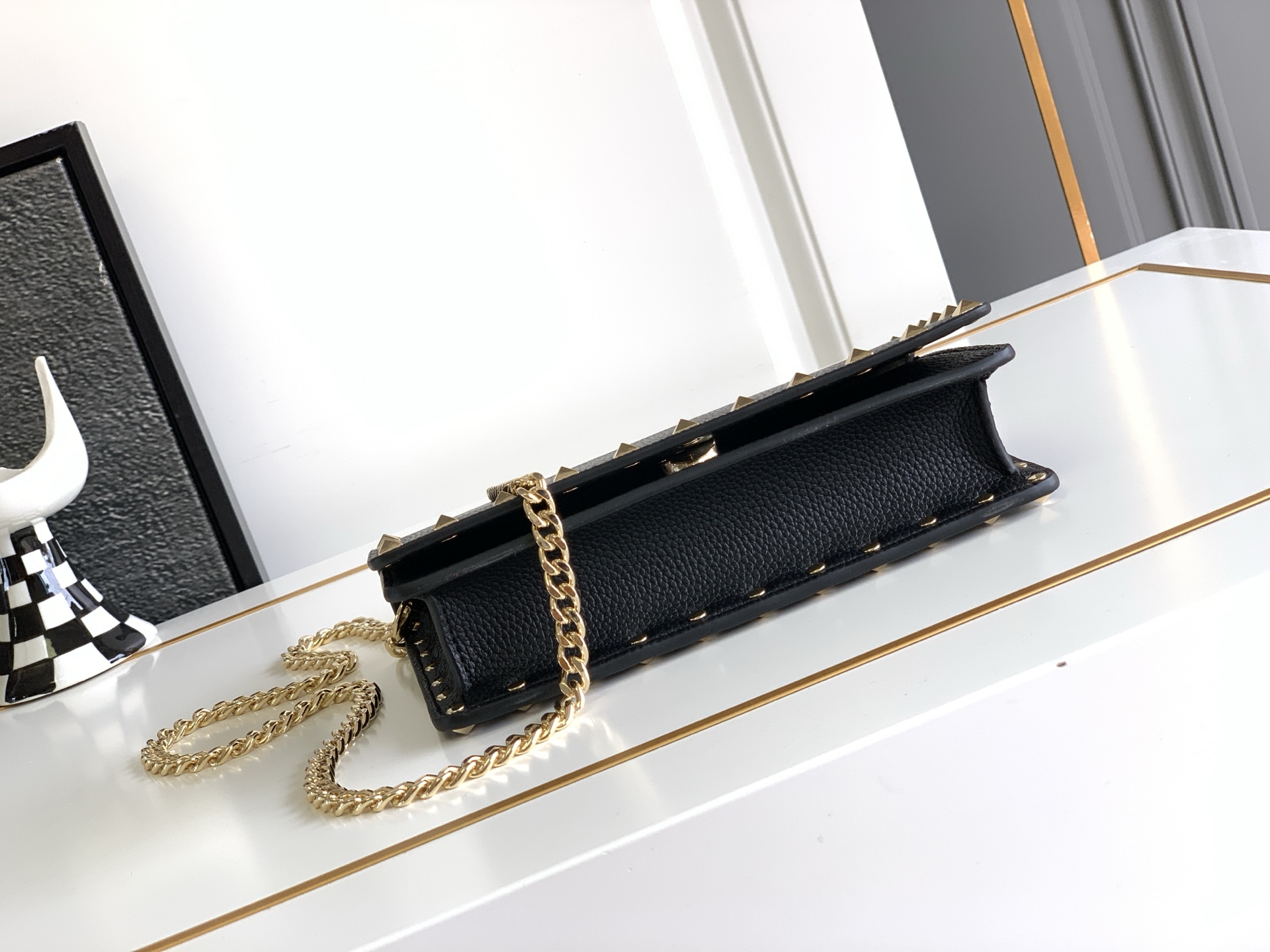 🆕新品Valent**o Garavani VRING搭链手提设计：荔纹小牛皮精制而成，醒目经典铆钉，可