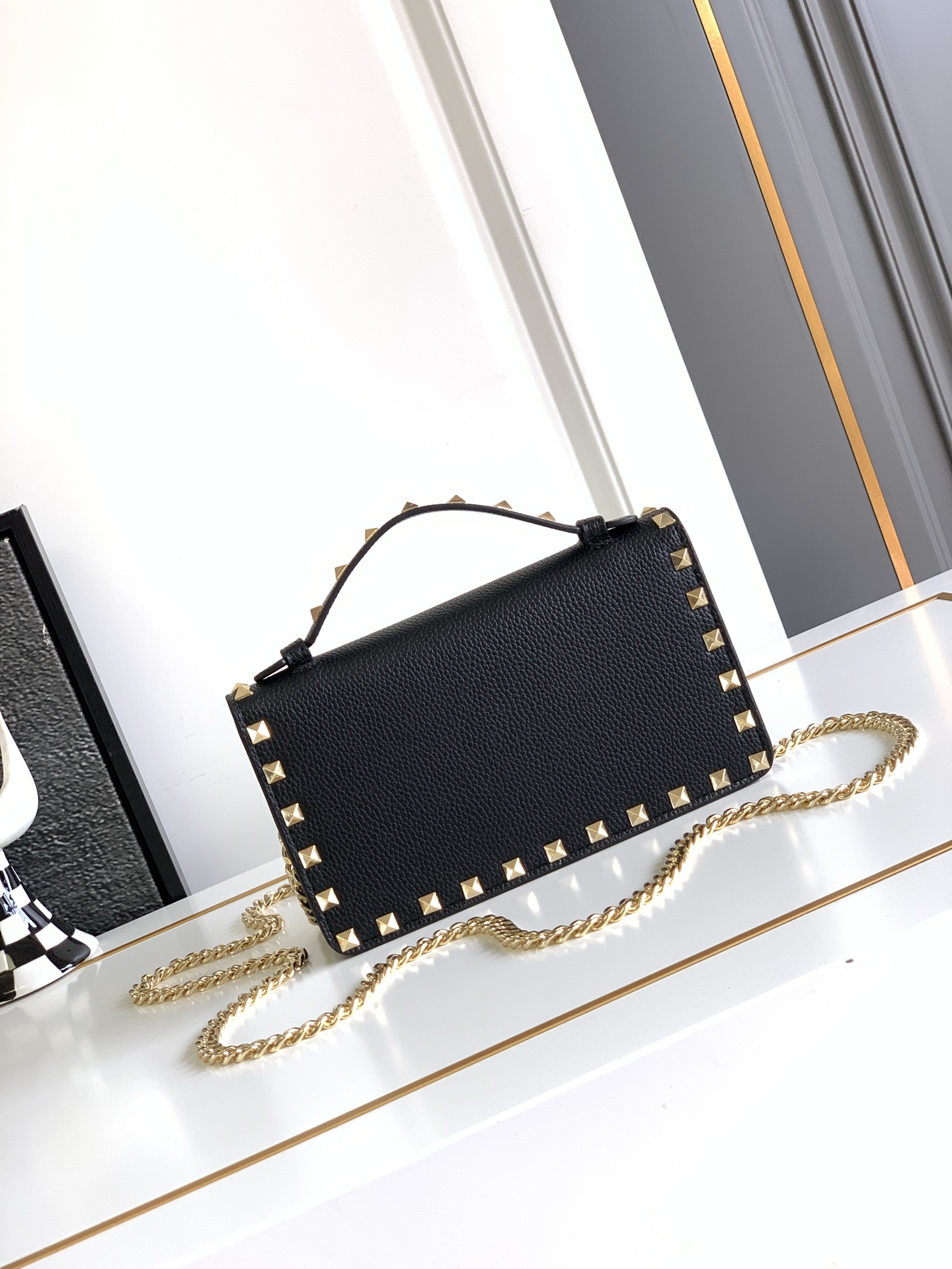 🆕新品Valent**o Garavani VRING搭链手提设计：荔纹小牛皮精制而成，醒目经典铆钉，可