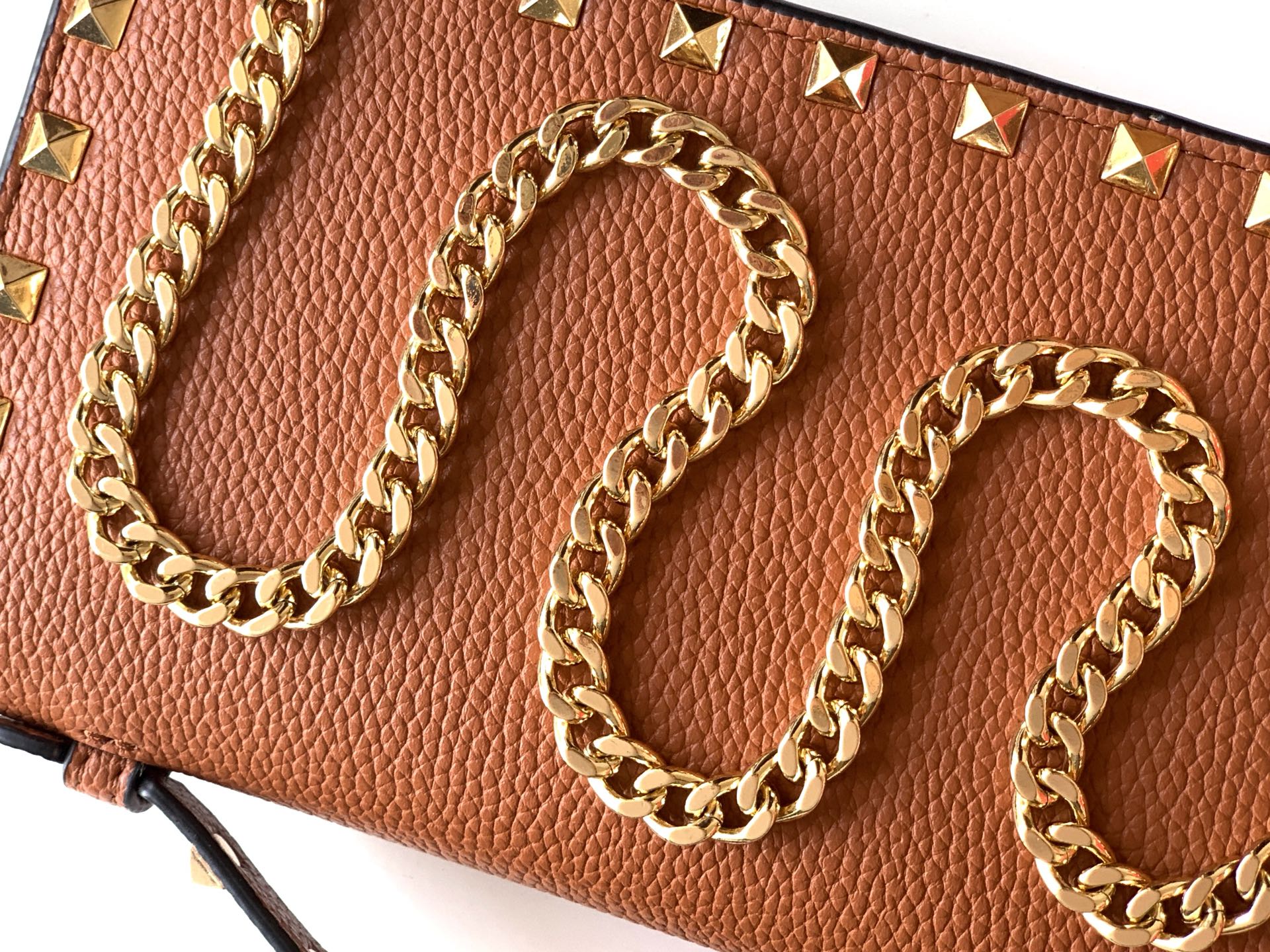 🆕新品Valent**o Garavani VRING搭链手提设计：荔纹小牛皮精制而成，醒目经典铆钉，可