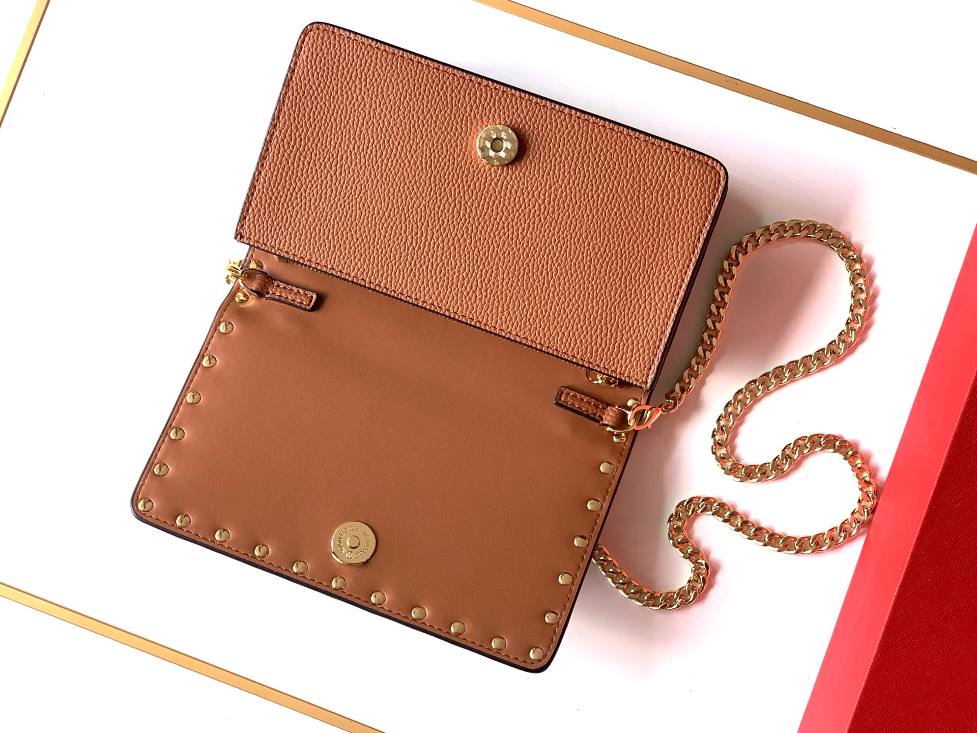 🆕新品Valent**o Garavani VRING搭链手提设计：荔纹小牛皮精制而成，醒目经典铆钉，可