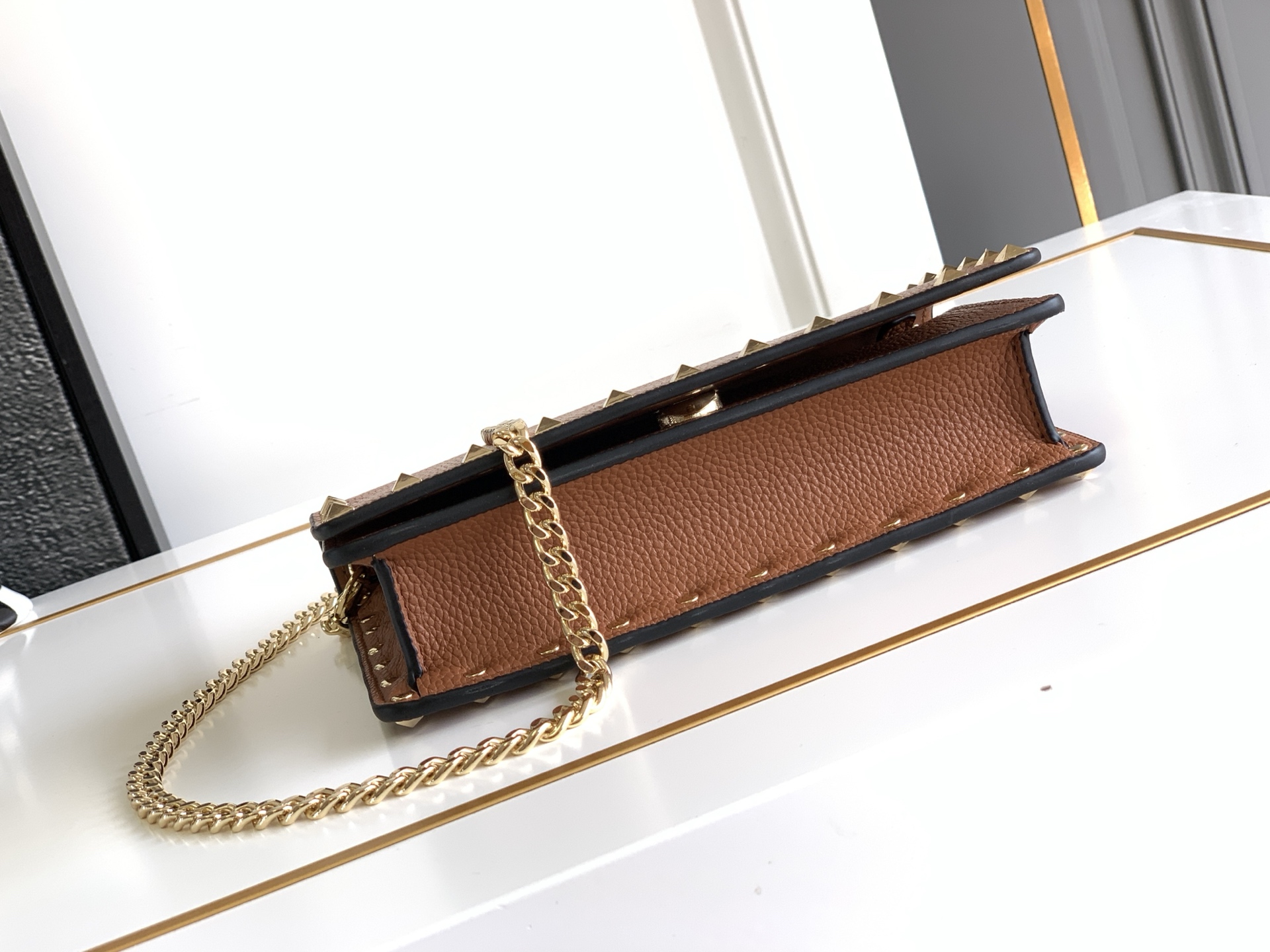 🆕新品Valent**o Garavani VRING搭链手提设计：荔纹小牛皮精制而成，醒目经典铆钉，可