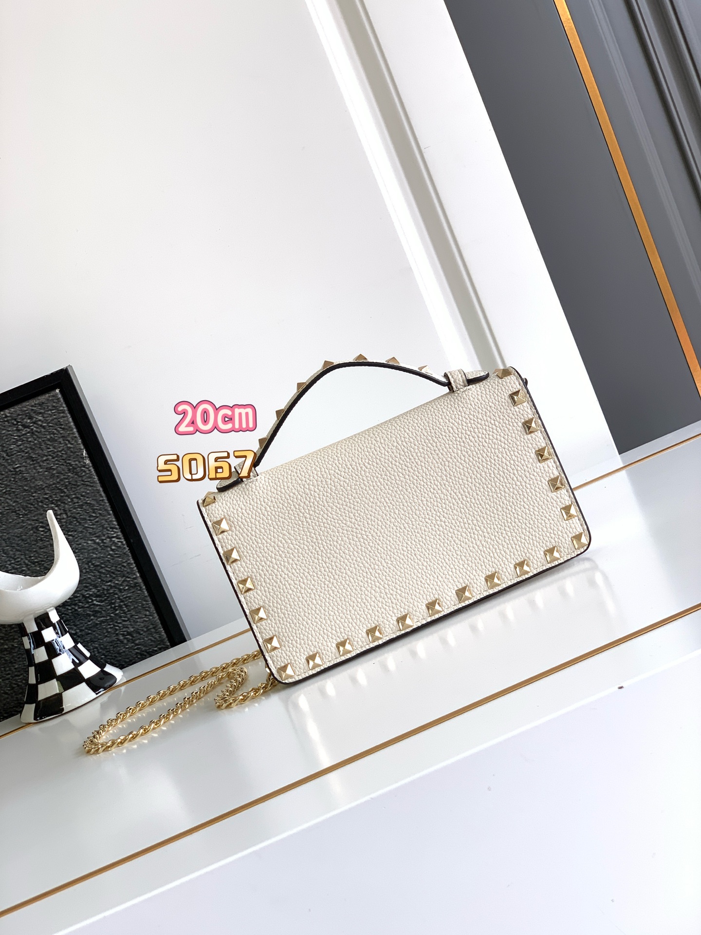 🆕新品Valent**o Garavani VRING搭链手提设计：荔纹小牛皮精制而成，醒目经典铆钉，可