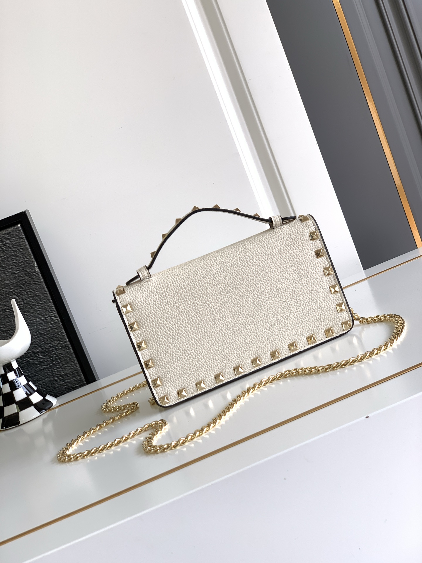 🆕新品Valent**o Garavani VRING搭链手提设计：荔纹小牛皮精制而成，醒目经典铆钉，可