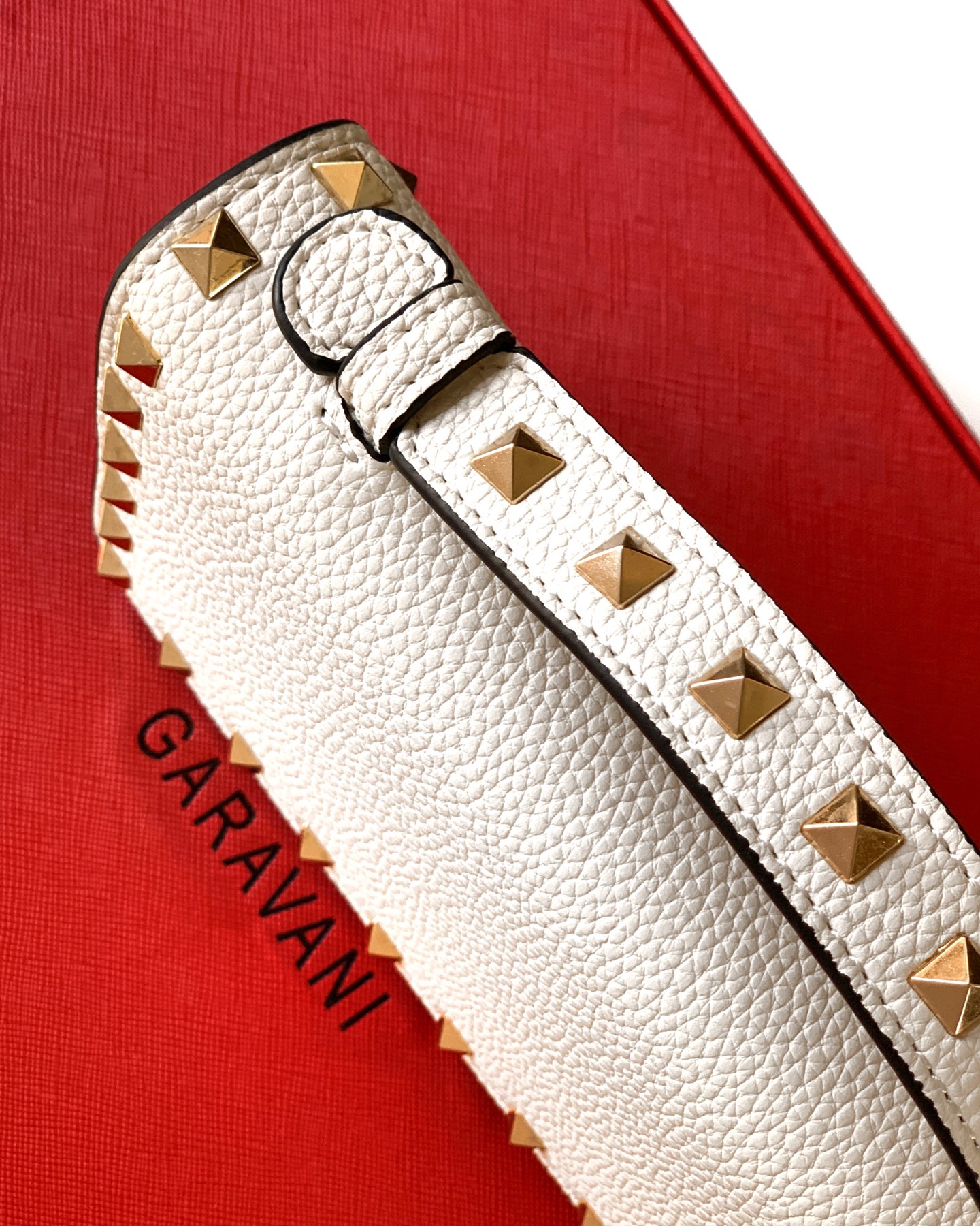 🆕新品Valent**o Garavani VRING搭链手提设计：荔纹小牛皮精制而成，醒目经典铆钉，可