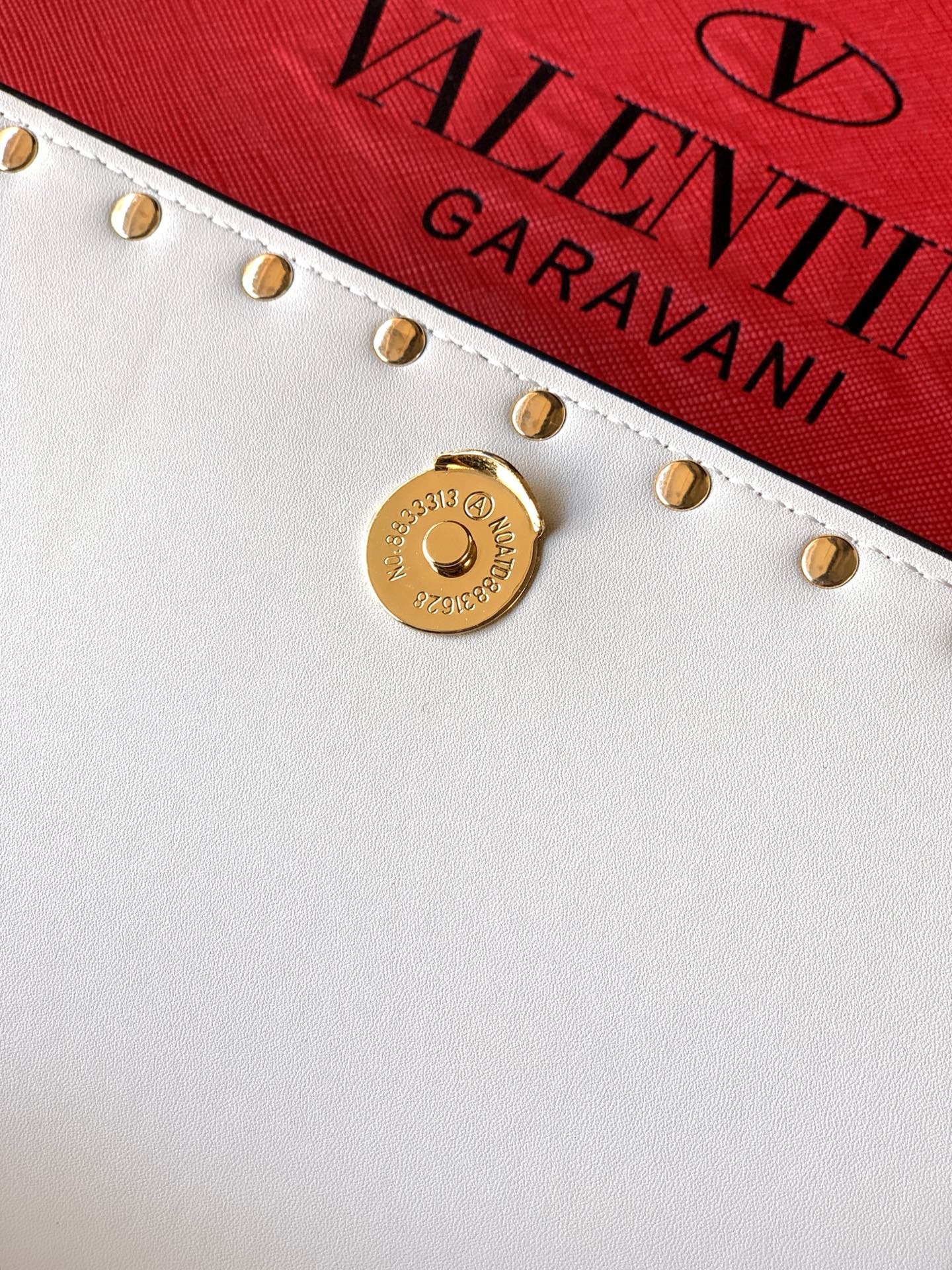 🆕新品Valent**o Garavani VRING搭链手提设计：荔纹小牛皮精制而成，醒目经典铆钉，可