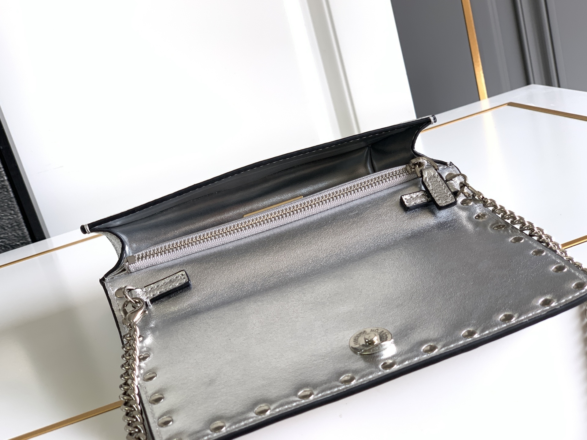 🆕新品Valent**o Garavani VRING搭链手提设计：荔纹小牛皮精制而成，醒目经典铆钉，可