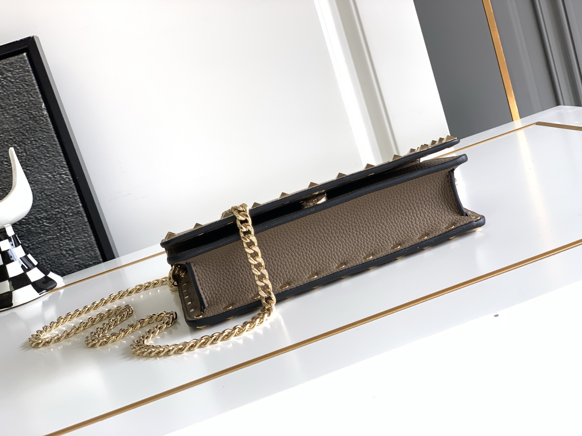 🆕新品Valent**o Garavani VRING搭链手提设计：荔纹小牛皮精制而成，醒目经典铆钉，可