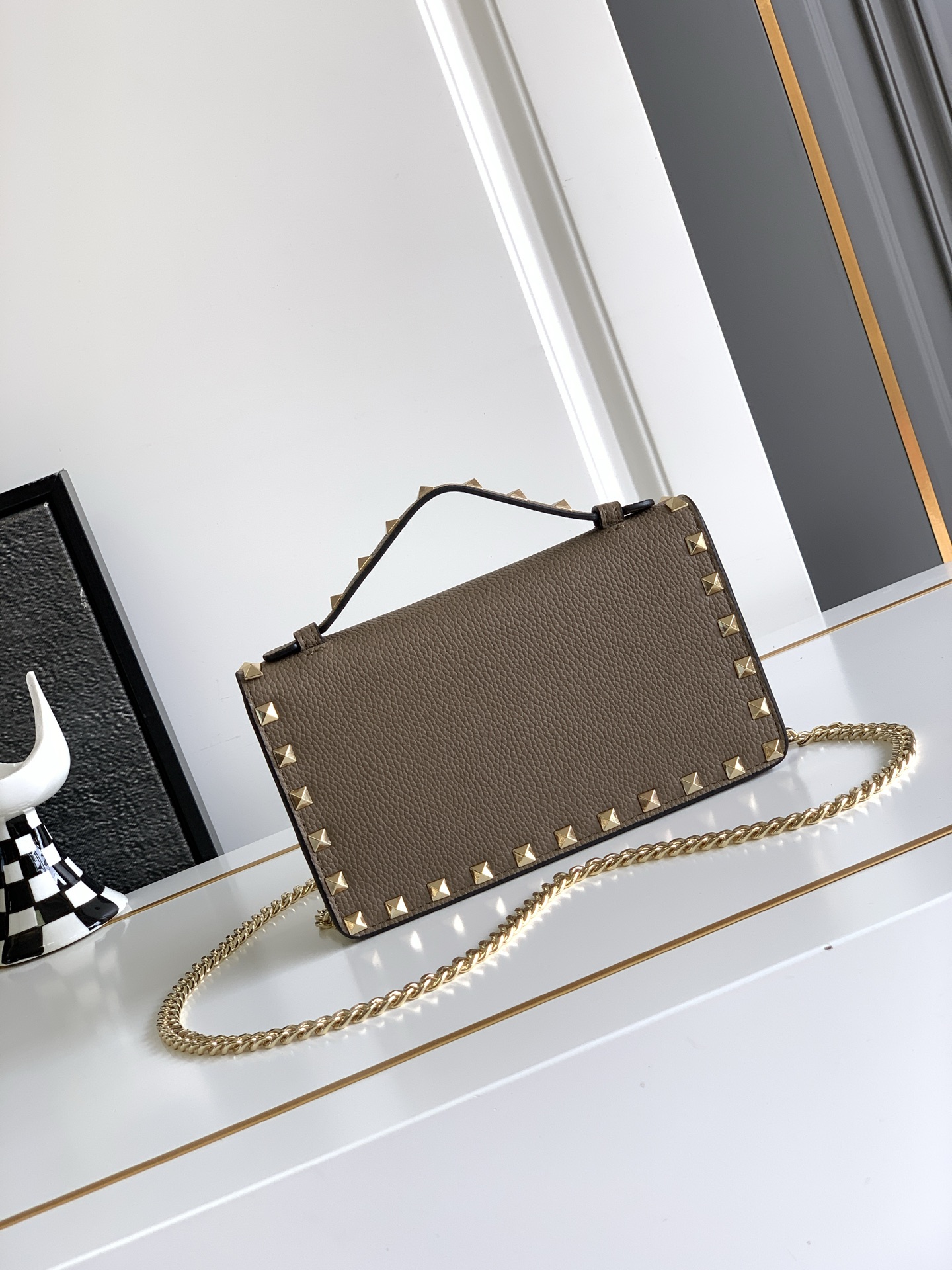 🆕新品Valent**o Garavani VRING搭链手提设计：荔纹小牛皮精制而成，醒目经典铆钉，可