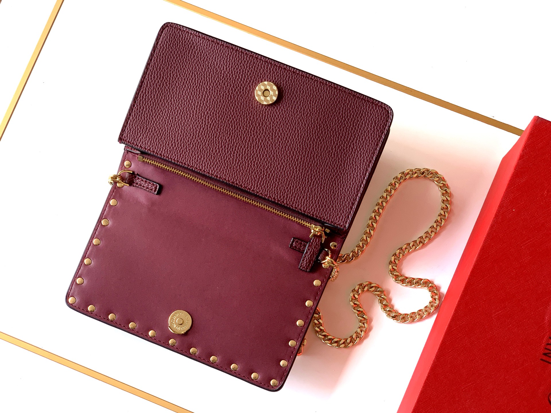 🆕新品Valent**o Garavani VRING搭链手提设计：荔纹小牛皮精制而成，醒目经典铆钉，可