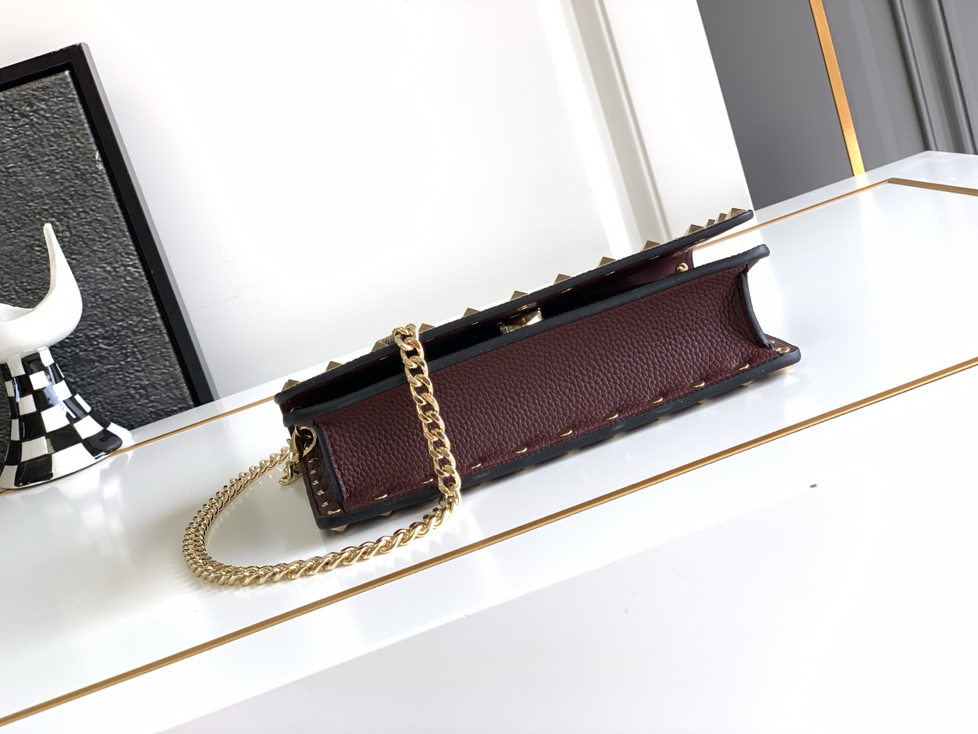 🆕新品Valent**o Garavani VRING搭链手提设计：荔纹小牛皮精制而成，醒目经典铆钉，可