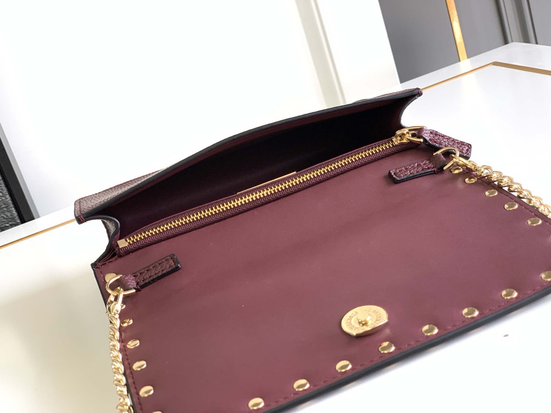 🆕新品Valent**o Garavani VRING搭链手提设计：荔纹小牛皮精制而成，醒目经典铆钉，可