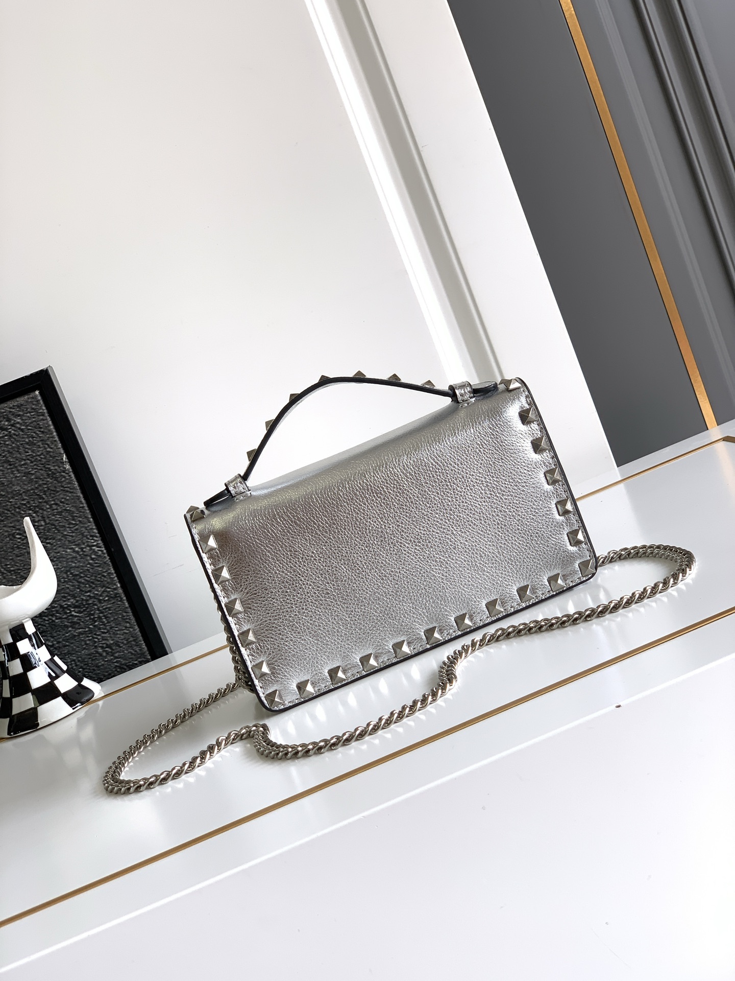 🆕新品Valent**o Garavani VRING搭链手提设计：荔纹小牛皮精制而成，醒目经典铆钉，可