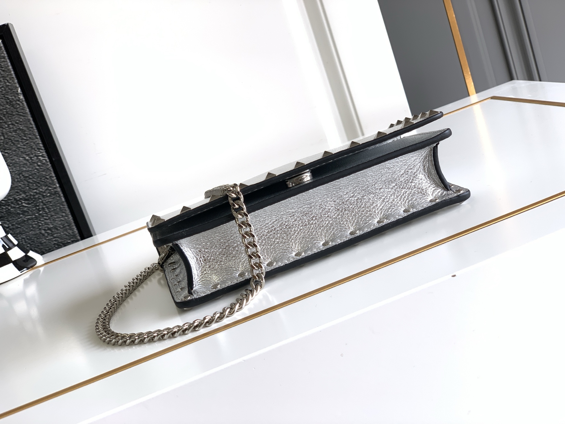 🆕新品Valent**o Garavani VRING搭链手提设计：荔纹小牛皮精制而成，醒目经典铆钉，可