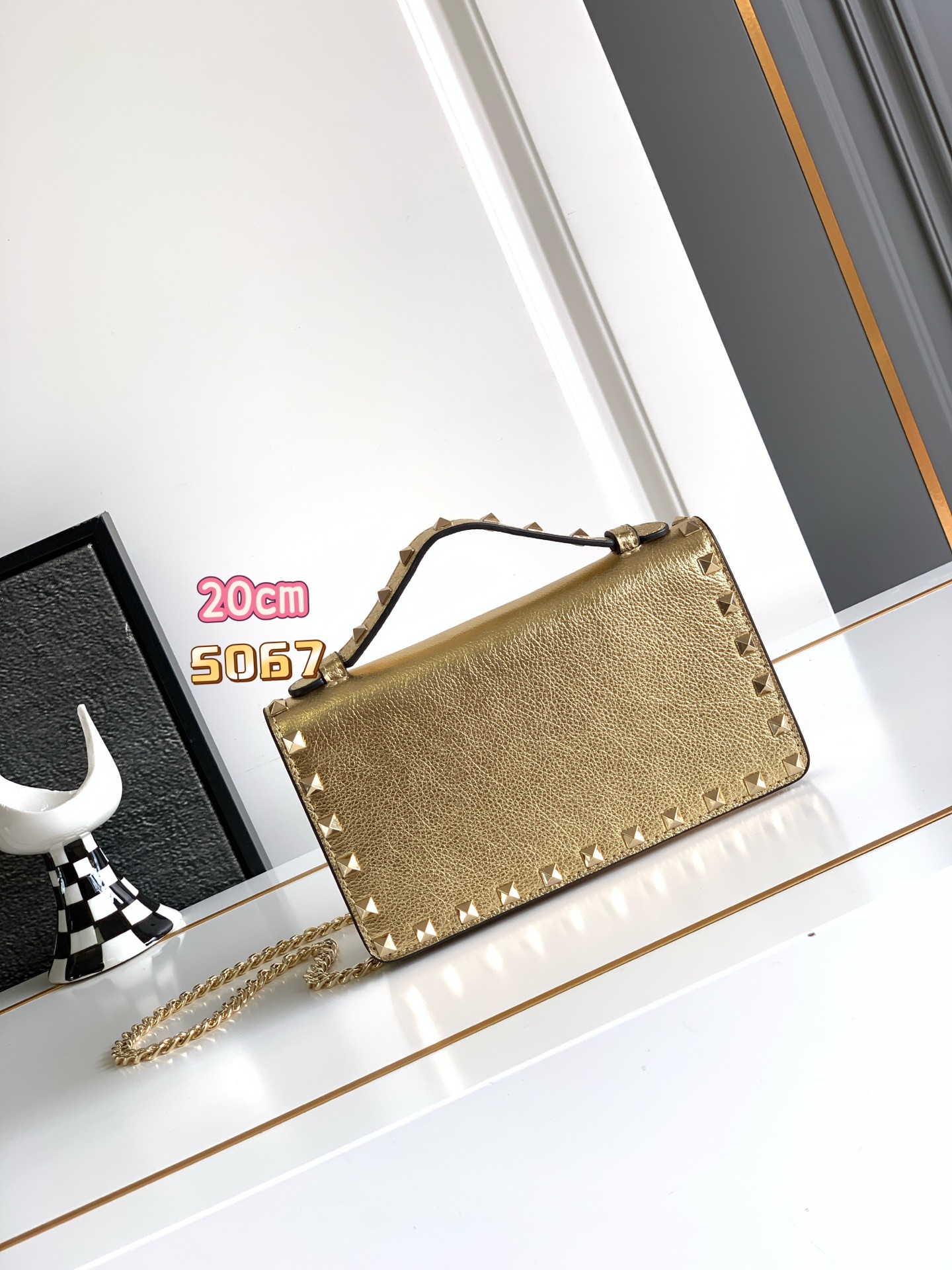 🆕新品Valent**o Garavani VRING搭链手提设计：荔纹小牛皮精制而成，醒目经典铆钉，可