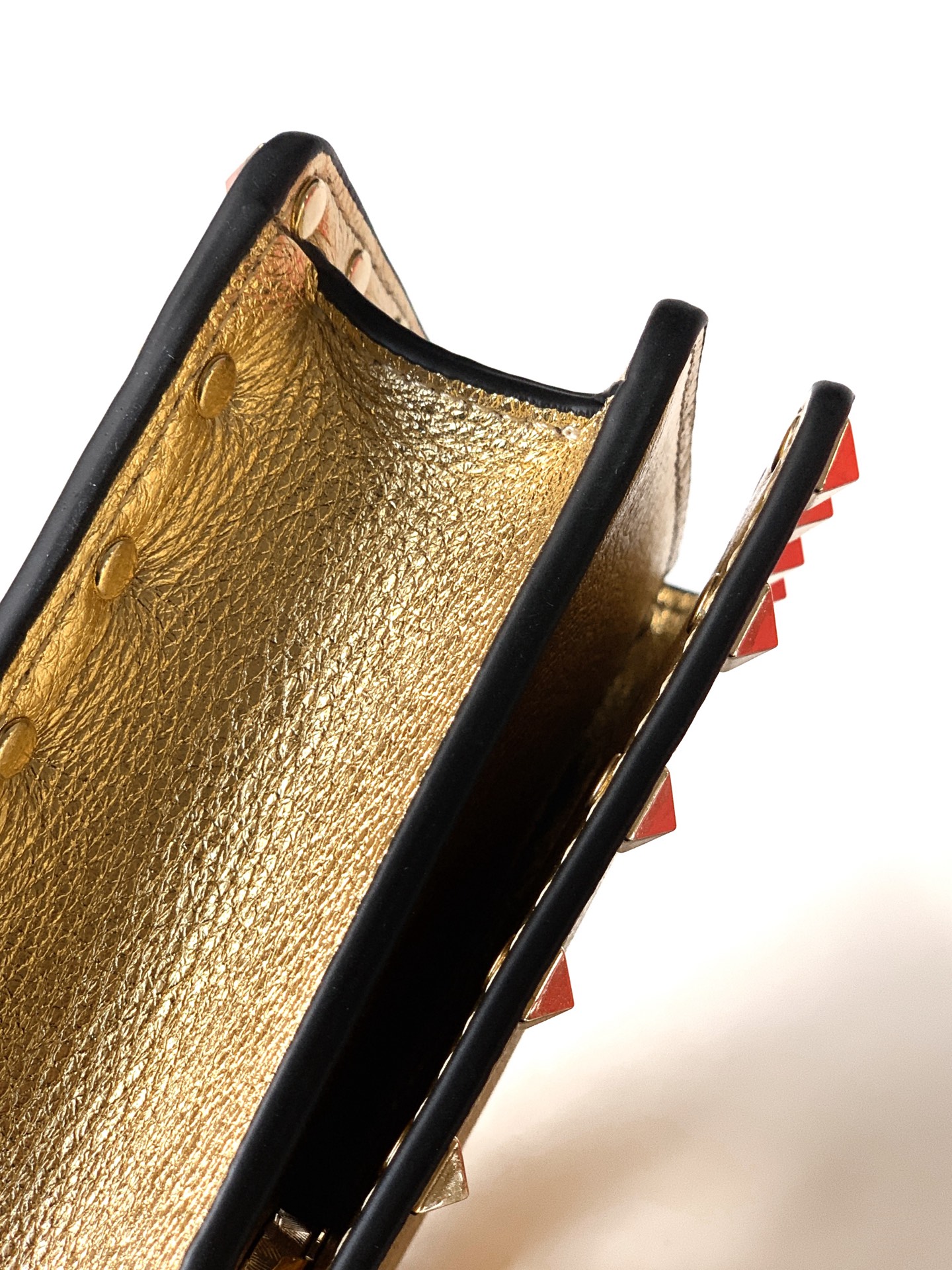 🆕新品Valent**o Garavani VRING搭链手提设计：荔纹小牛皮精制而成，醒目经典铆钉，可