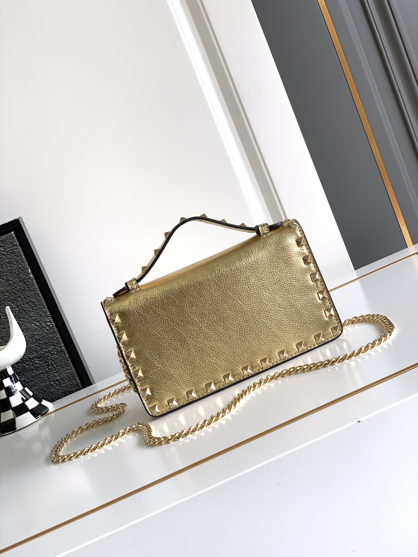 🆕新品Valent**o Garavani VRING搭链手提设计：荔纹小牛皮精制而成，醒目经典铆钉，可