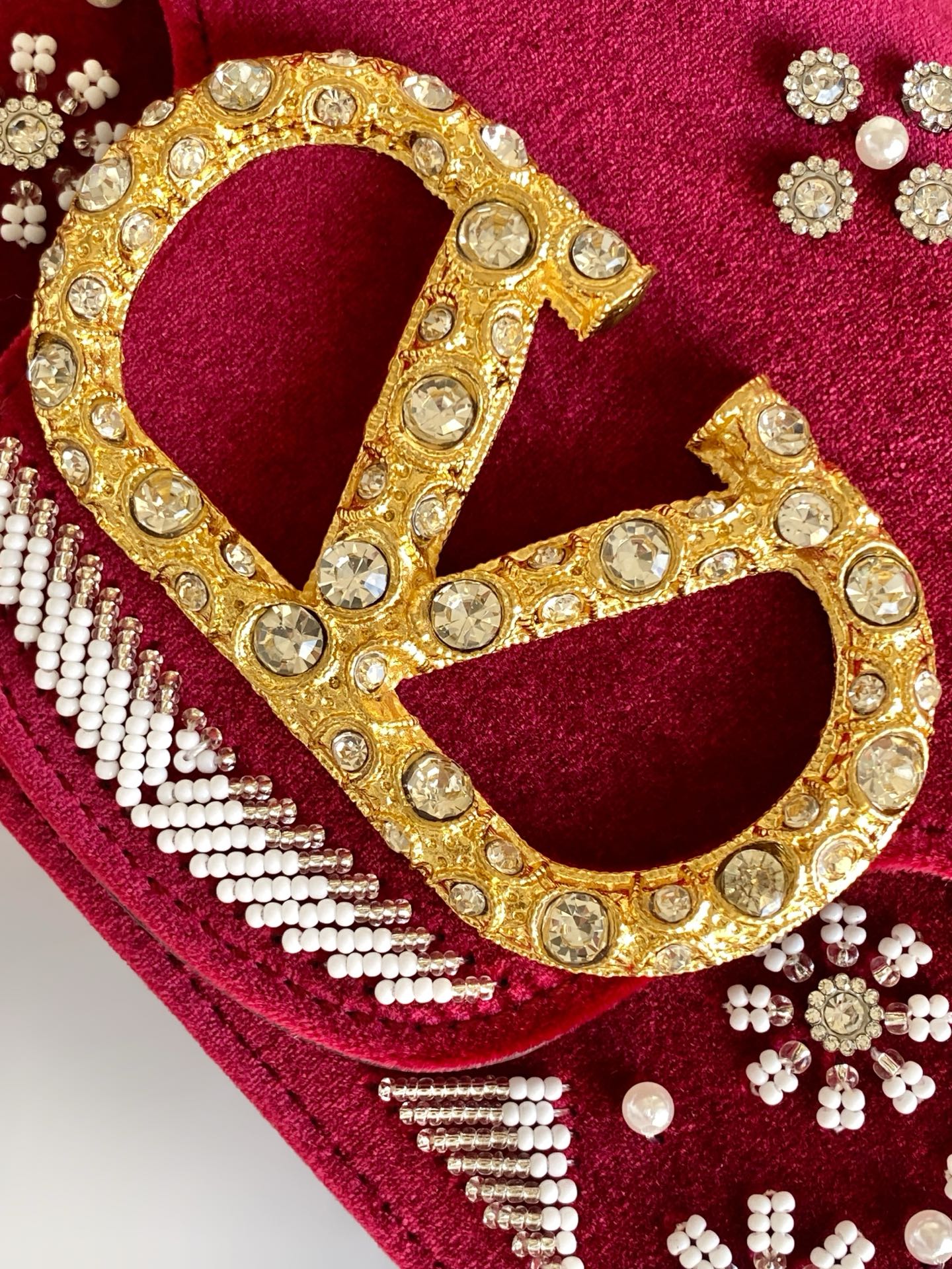 ✨✨🆕🆕VALENT**** GARAVANI Loco手袋丝绒材质绣珠花样✨✨和VLOGOSIGNAT