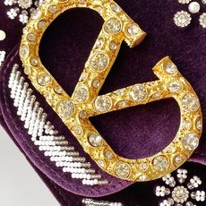 ✨✨🆕🆕VALENT**** GARAVANI Loco手袋丝绒材质绣珠花样✨✨和VLOGOSIGNAT ✨✨🆕🆕VALENT**** GARAVANI Loco手袋丝绒材质绣珠花样✨✨和VLOGOSIGNAT