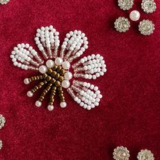 🆕VA GARAVANI VSLING 手袋,丝绒手工绣珠花絮工艺,独特的色调以及配色和谐的LOGO,成 🆕VA GARAVANI VSLING 手袋,丝绒手工绣珠花絮工艺,独特的色调以及配色和谐的LOGO,成