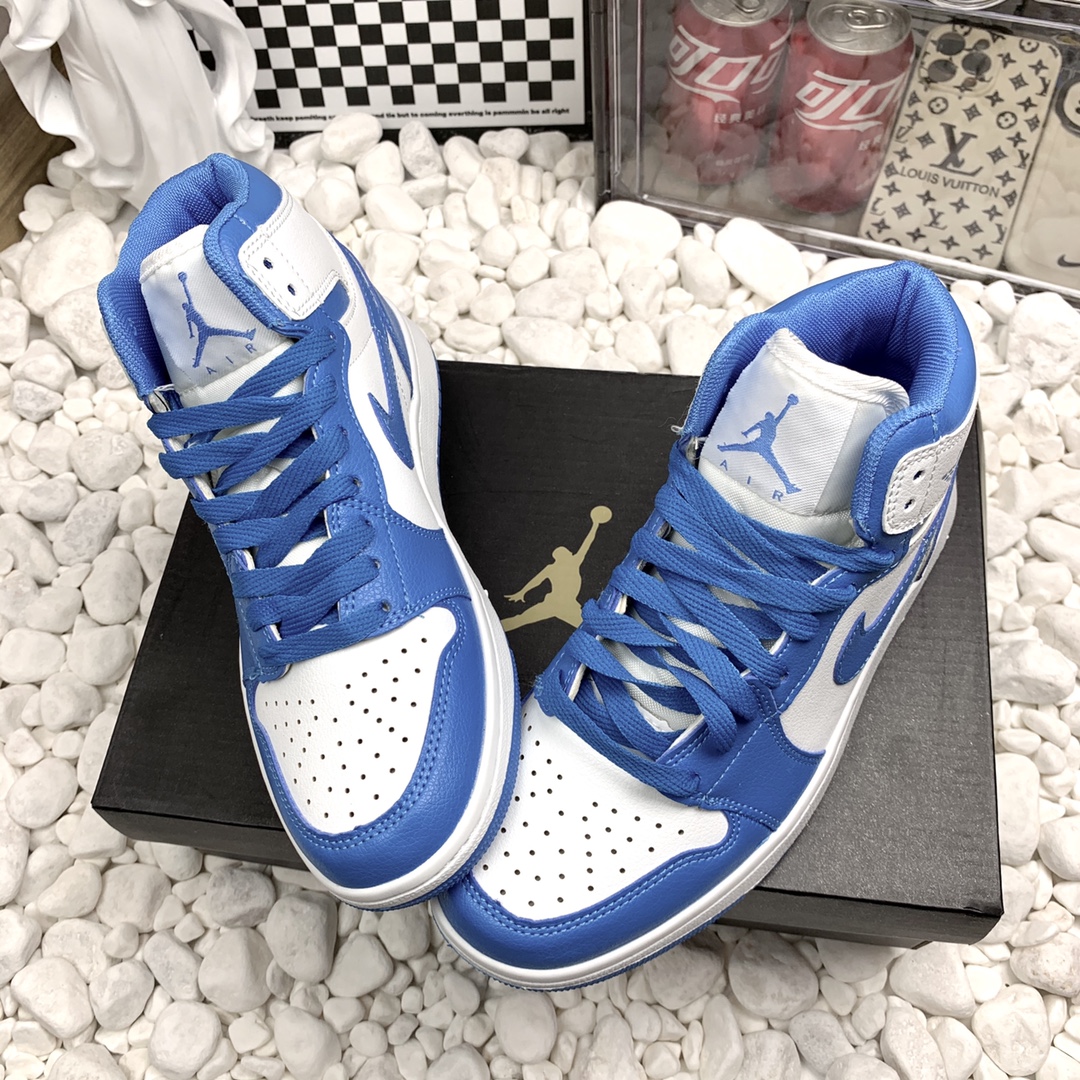 💰40 AJ1高帮 白宝蓝 实拍 套楦工艺 激光打孔 正确版型 完美做工 质量保证 尺码36-44 男女码现货