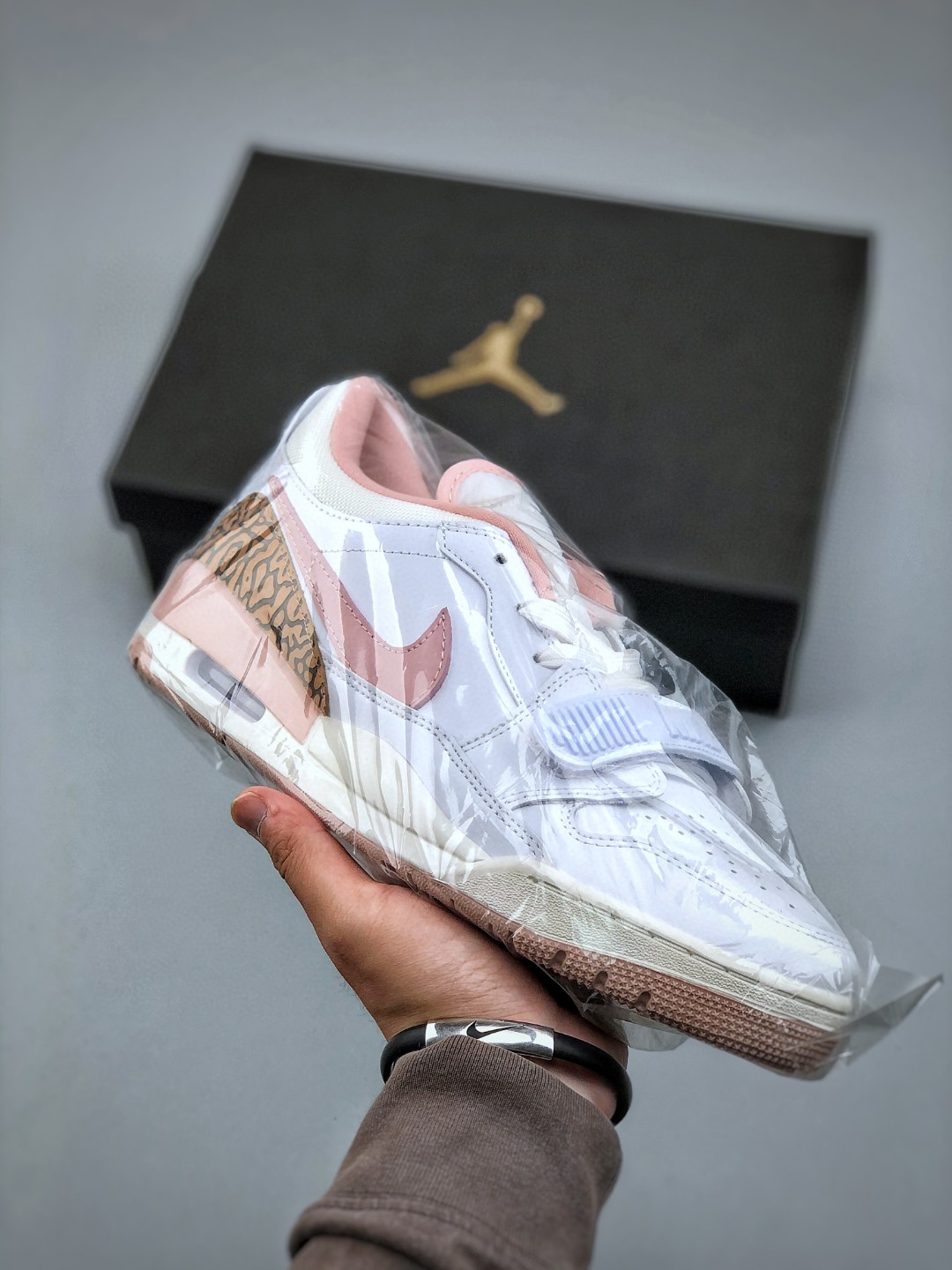 💰190真标💰240公司💰320纯原AJ312空军一号aj1耐克阿迪达斯三叶草贝壳头椰子350新百伦古驰lv麦昆匡威1970s万斯vans脏脏鞋dunk彪马爱步德训aj4斐乐MLB巴黎世家亚瑟士萨洛蒙鬼冢虎始祖鸟飞马添柏岚华夫登月UGG乔丹篮球鞋詹姆斯尺码：36-46nike耐克 空军一号 阿迪达斯adidas 三叶草 椰子350 v2 sb dunk 古驰脏脏鞋 麦昆 匡威1970s 万斯 vans 范斯运动鞋板鞋跑步鞋跑鞋篮球鞋 添柏岚prada普拉达爱马仕香奈儿新百伦 巴黎世家迪奥dior爱步乔丹 air jordan 亚瑟士asics 斯凯奇 斐乐 彪马 锐步 mlb fila 鬼冢虎 lv路易威登 ny 北面 大鹅ugg 莆田鞋 板鞋 樱花粉 af1 高帮 纯白 复古 满天星 解构 鬼冢虎鞋盾 samba小麦色 蓝粉 马卡龙 低帮 独角兽 鬼冢虎鸳鸯 联名 童鞋 冰淇淋 骨白冰蓝 白蓝 黑色 小白鞋 电玩像素 黑白 涂鸦 镭射 雾霾 白色 diy 1970s 夜光 大童 泼墨 中帮 黑武士 洛克公园 魔术贴 情侣 经典 四钩 奶咖色 刮刮乐 白丝绸 白银 3m 反光 白绿夜光 白橙双钩 小雏菊 权志龙 白绿橙 off white 飞线 金钩 冰块 小银钩 笑脸 缝线 剪纸 纯黑 蓝丝绸 情人节限定 白金 蓝白 354 黑曜石 熊猫 像素 冰蓝 四小勾 水晶底 寿桃 洞洞鞋 彩虹像素 灰色 air force 1 黑色 拖鞋 aj4 aj35 aj11 篮球鞋 莆田 aj3 aj6 aj13 aj7 童鞋 儿童鞋 aj312 aj36 黑白奥利奥 传奇蓝 aj32 限量版 飞人拖鞋 康扣 熊猫 北卡蓝 low 白水泥 藤原浩 aj34郭艾伦 影子灰 蒂芙尼绿 aj10 倒钩 aj9 冰雪奇缘 黑曜石 aj31 aj270 球鞋 大魔王 冰激凌 樱木花道 热熔岩 迪奥联名 胭脂红 凉鞋 aj15 满天星 水泥灰 芝加哥 鸳鸯 aj28 情侣 aj28 樱花粉 电玩像素 北卡蓝 小迪奥 粉色 樱花粉 电玩像素 烟灰 变色龙 兵马俑 大巴黎 aj16 兔八哥 马卡龙 大学蓝 aj30 黑水泥 白蛇 叶绿素 火影 白水泥 情人节限定 粉蛇 黑红 球鞋gtcut kobe球鞋 zoom kobe 500黑武士 2022r nike星空 gt球鞋 zoom跑鞋 纽巴伦990 nikecourt女鞋 zoom aj1 nb827 斐乐hike nike青花瓷 aj镭射 科6 next跑鞋 宇航员2.0 小白鞋 男鞋 运动鞋 斯凯奇 斐乐 板鞋 aj 彪马 新百伦 亚瑟士 new balance adidas 阿迪达斯 篮球鞋 空军一号 纯白 跑步鞋 vision street wear puma 女运动休闲鞋 nb 情侣鞋 球鞋 dunk 美津浓 欧文7 运动鞋女款跑步鞋 休闲男鞋 aj1 拖鞋 耐克鞋男新款 鞋子 童鞋 男款 飞马 zoom 超级飞马 跑鞋 老爹鞋 air max 儿童鞋子 男士 飞马38 m2k 日落 黑白熊猫 女款 飞马39 男款 阿甘鞋 飞马37 夏季 dunk sb 华夫鞋 凉鞋 开拓者 夏款 毛毛虫 气垫 air zoom 休闲鞋 高帮 帆布鞋 sacai 2022 vapormax 赤足 飞马36 af1 紫葡萄 树莓紫 winflo8 court女鞋 网鞋 zoom 破二 dc0774 拖鞋 superfly 子弹头 dunk黑白熊猫 blazer max270 欧文7 小童鞋 阿尔法 欧文8 登月 星空 莆田 黑武士 airmax97 贝壳头 三叶草 boost forum 椰子鞋 yeezy neo 暗夜精灵 金标 椰子 350 v2 ultraboost 清风 阿尔法 涉水鞋 ub21 ub22 forum84 ub nmd 爆米花 pro2 cut supernova x9000 椰子500 小椰子 forum low 史密斯 椰子700 樱花系列女鞋 新百伦530 327 574 5740 满天星 992 550 990 303 nb2002ra 302 元祖灰 993 990v5 nb300 ms327 580 999 nb327新百伦 新百伦878 nb300 5740奶茶色 m5740nb5740 997 608 452 nbms327 992元祖灰 996 880 低帮 倒钩 aj1 low 北卡蓝 黑曜石 倒钩藤原浩鞋 芝加哥 禁穿 小迪奥aj1 aj1大学蓝 樱花粉 烟灰 闪电倒钩 mid 影子灰 白丝绸 黑红脚趾 黑红 马卡龙 小dior 蒂芙尼绿 黑脚趾 小摩卡 蜘蛛侠 兔八哥 莆田纯原 纯白 中帮 黑粉脚趾 鸳鸯 low摩卡棕 扣碎 倒钩低帮 小闪电 凯尔特人 芝加哥ow联名 灰白 红豆奶茶 叛逆 换底 扣碎篮板 摩卡棕 迪奥联名鞋 皇家蓝 低帮女鞋倒钩白棕 泡泡糖 黑粉脚趾 北卡蓝低帮 黑绿脚趾 影子灰 蒂芙尼绿 黑脚趾 浆果粉 扣碎篮板 鸳鸯 冰淇淋 白丝绸 激光蓝 offwhite联名 黑粉脚趾 蓝 水洗丹宁 情人节 午夜蓝 凯尔特人 泡泡糖 男鞋 女鞋 夏季 儿童 拖鞋 小众鞋 篮球鞋 凉鞋 运动鞋 跑步鞋 童鞋 板鞋 日落 足球鞋 小白鞋 跑鞋 老爹鞋 zoom 超级飞马 36 37 38 sb dunk 鞋子 新款 m2k air max 薄款 赤足5.0 星空 登月 回到未来 vapormax 超轻 网鞋 气垫鞋 阿甘鞋 休闲鞋 47 blazer 高帮 樱花粉 free vaporfly 情侣 子弹头 华夫鞋 欧文7 lebron18 joyride fly3 max270 杜兰特5 毛毛虫 黑武士 限量版 忍者 马拉松 winflo7 kyrie7 ep 莆田鞋 板鞋 樱花粉 af1 高帮 纯白 复古 满天星 解构 鞋盾 小麦色 蓝粉 马卡龙 低帮 独角兽 鸳鸯 联名 童鞋 冰淇淋 骨白冰蓝 白蓝 黑色 小白鞋 电玩像素 黑白 涂鸦 镭射 雾霾 白色 diy 夜光 大童 泼墨 中帮 黑武士 洛克公园 魔术贴 情侣 经典 四钩 奶咖色 刮刮乐 白丝绸 白银 3m 反光 白绿夜光 白橙双钩 小雏菊 权志龙 白绿橙 off white 飞线 金钩 冰块 小银钩 笑脸 缝线 剪纸 纯黑 蓝丝绸 情人节限定 白金 蓝白 354 黑曜石 熊猫 像素 冰蓝 四小勾 水晶底 寿桃 洞洞鞋 彩虹像素 灰色 air force 1 黑色 拖鞋 aj4 aj35 aj11 篮球鞋 莆田 aj3 aj6 aj13 aj7 童鞋 儿童鞋 aj312 aj36 黑白奥利奥 传奇蓝 aj32 限量版 飞人拖鞋 康扣 熊猫 北卡蓝 low 白水泥 藤原浩 aj34郭艾伦 影子灰 蒂芙尼绿 aj10 倒钩 aj9 冰雪奇缘 黑曜石 aj31 aj270 球鞋 大魔王 冰激凌 樱木花道 热熔岩 迪奥联名 胭脂红 凉鞋 aj15 满天星 水泥灰 芝加哥 鸳鸯 aj28 情侣 aj28 樱花粉 电玩像素 北卡蓝 小迪奥 粉色 樱花粉 电玩像素 烟灰 变色龙 兵马俑 大巴黎 aj16 兔八哥 马卡龙 羽