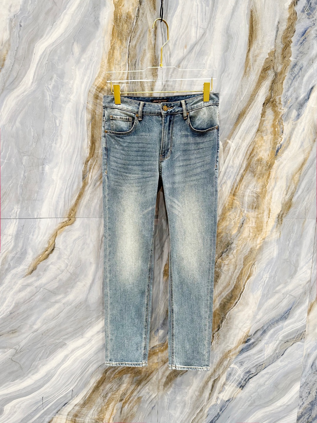 NO:505927,LV 2025ss Spring and Summer New Slim Small Foot Jeans Perfect Washing Process Customized Top Hardware Logo Exclusive Customized Micro-Elastic Fabric Number of 29-38 (Not 35, 37), Louis vuitton, jeans, alexander wang19860909LV 2025ss春夏新款修身小脚牛仔裤 完美洗水工艺 定制顶级五金logo 独家定制微弹面料 码数29-38（没35、37),,louis vuitton,jeans,alexander wang,Men's clothing