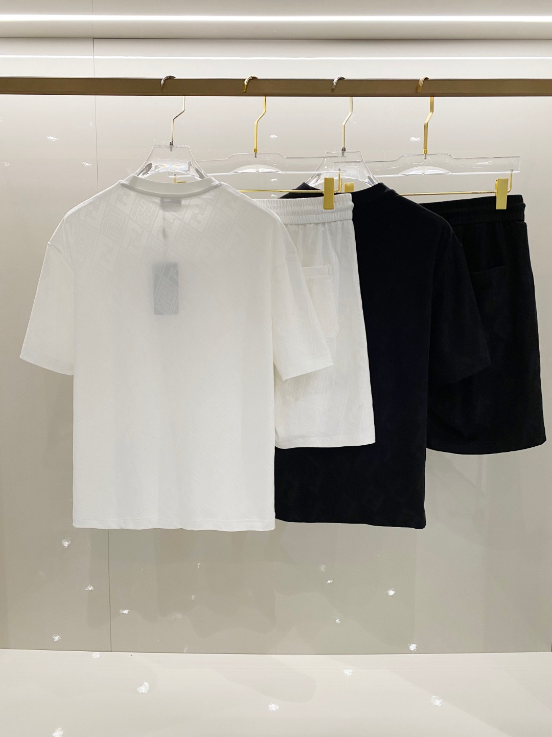 /套 芬迪 🆕 25/ss春夏新款棉质套装 完美提花标识 顶级五金+顶级面料定制 （一套不拆）
标准版型