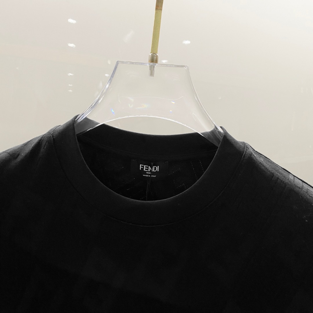 /套 芬迪 🆕 25/ss春夏新款棉质套装 完美提花标识 顶级五金+顶级面料定制 （一套不拆）
标准版型