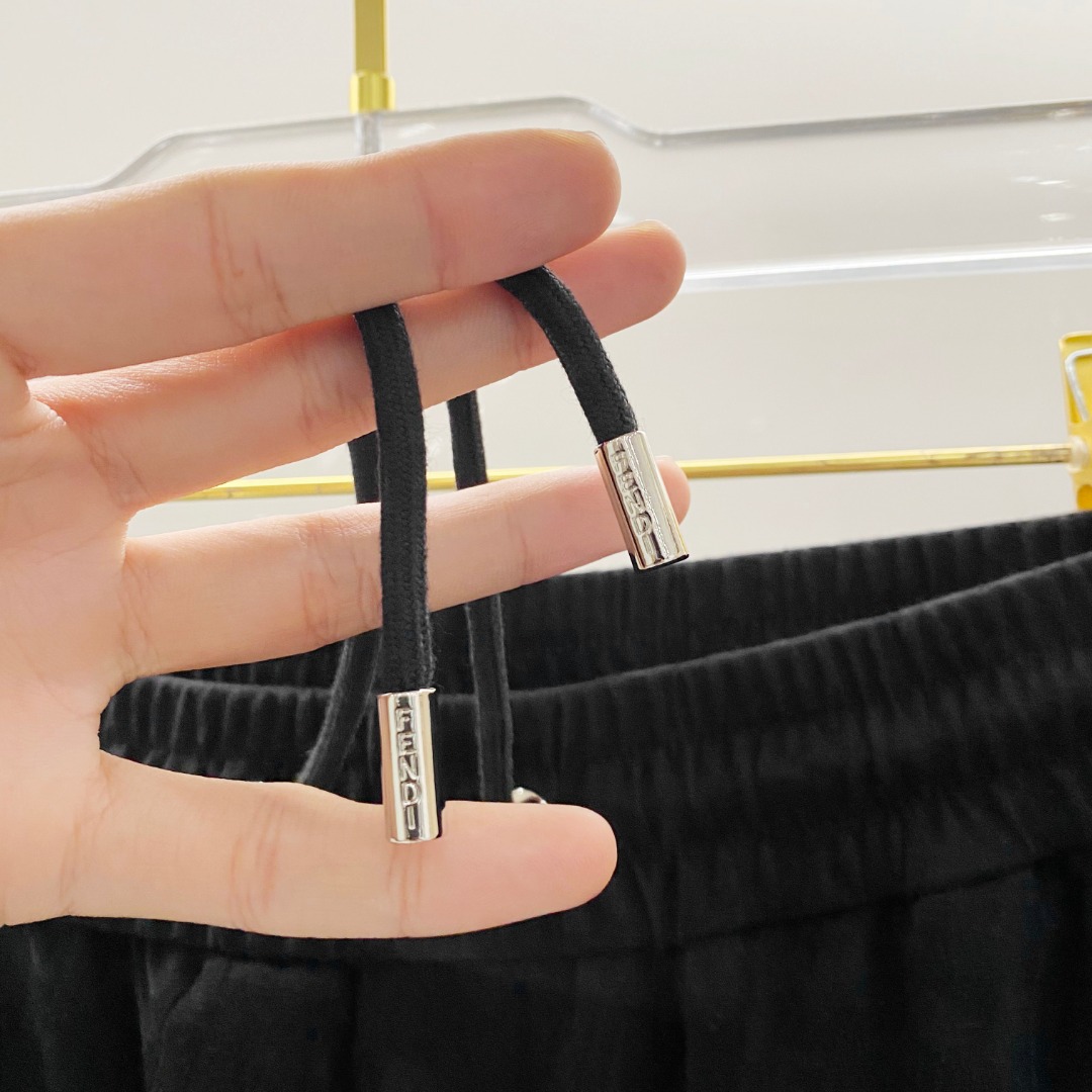 /套 芬迪 🆕 25/ss春夏新款棉质套装 完美提花标识 顶级五金+顶级面料定制 （一套不拆）
标准版型