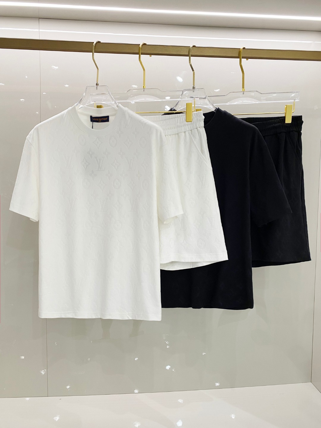 /套 LV 🆕 25/ss春夏新款棉质套装 完美提花标识 顶级五金+顶级面料定制 （一套不拆）
标准版型