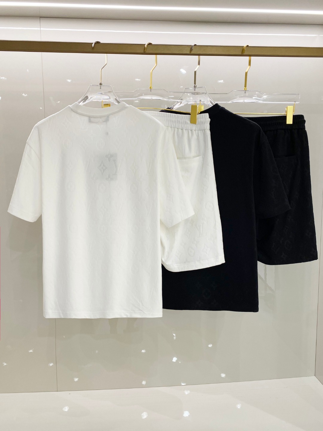 /套 LV 🆕 25/ss春夏新款棉质套装 完美提花标识 顶级五金+顶级面料定制 （一套不拆）
标准版型