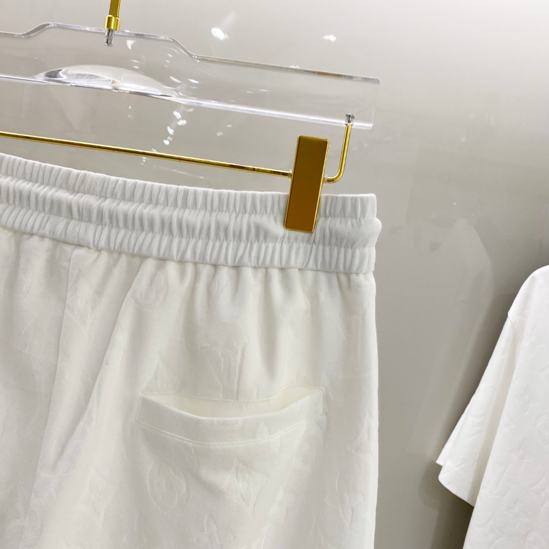 /套 LV 🆕 25/ss春夏新款棉质套装 完美提花标识 顶级五金+顶级面料定制 （一套不拆）
标准版型