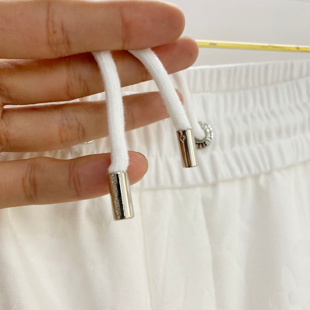 /套 LV 🆕 25/ss春夏新款棉质套装 完美提花标识 顶级五金+顶级面料定制 （一套不拆）
标准版型