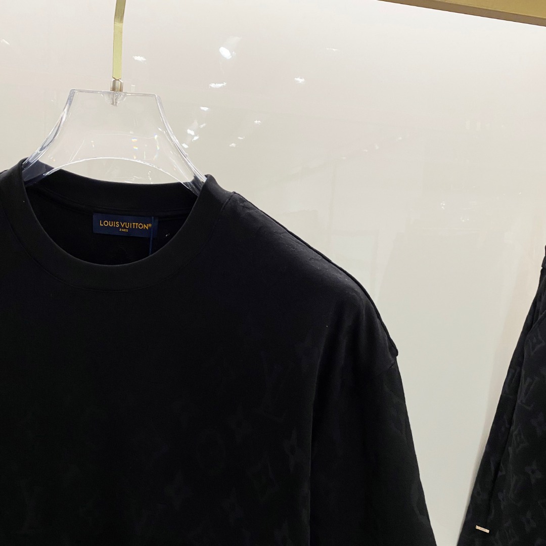 /套 LV 🆕 25/ss春夏新款棉质套装 完美提花标识 顶级五金+顶级面料定制 （一套不拆）
标准版型