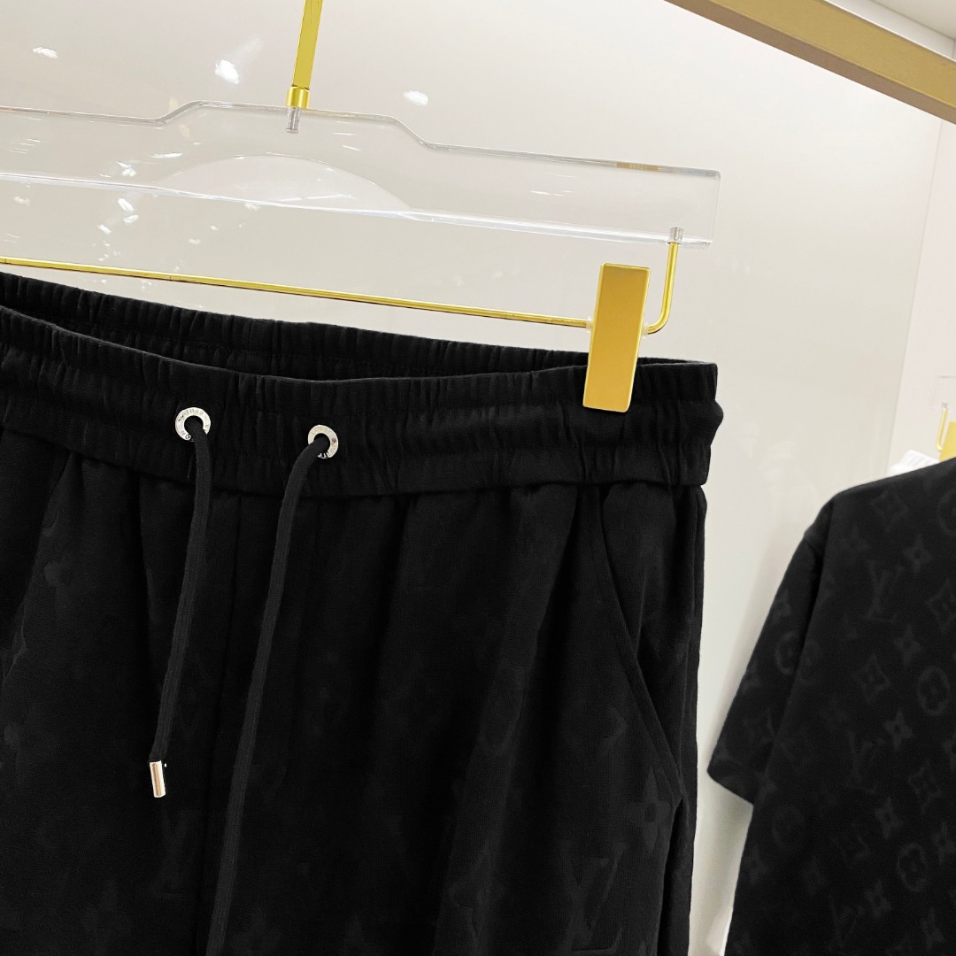 /套 LV 🆕 25/ss春夏新款棉质套装 完美提花标识 顶级五金+顶级面料定制 （一套不拆）
标准版型